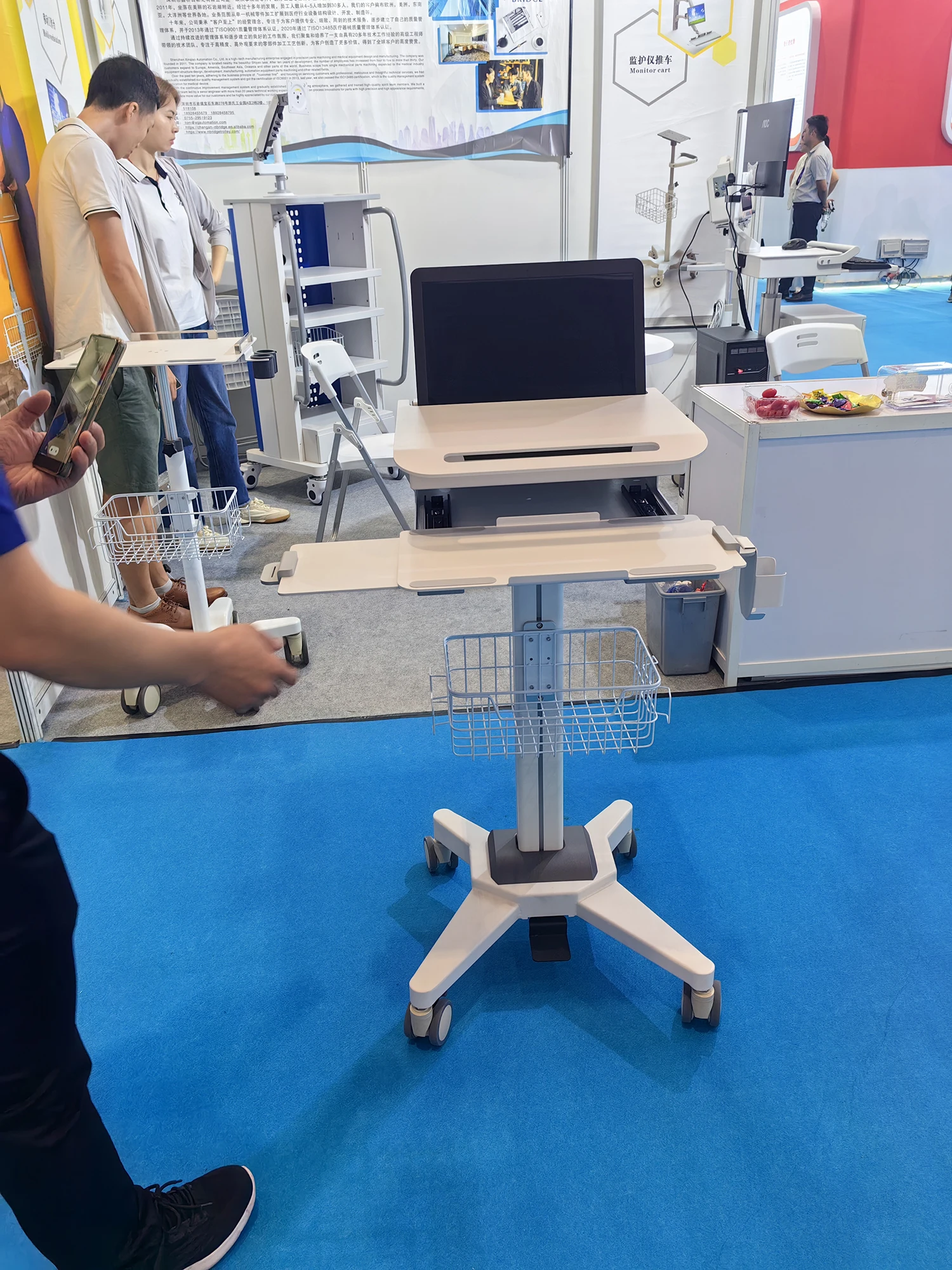 NBRIDGE Pneumatic lifting height adjustment laptop cart/medical workstation/Medical Rolling stand