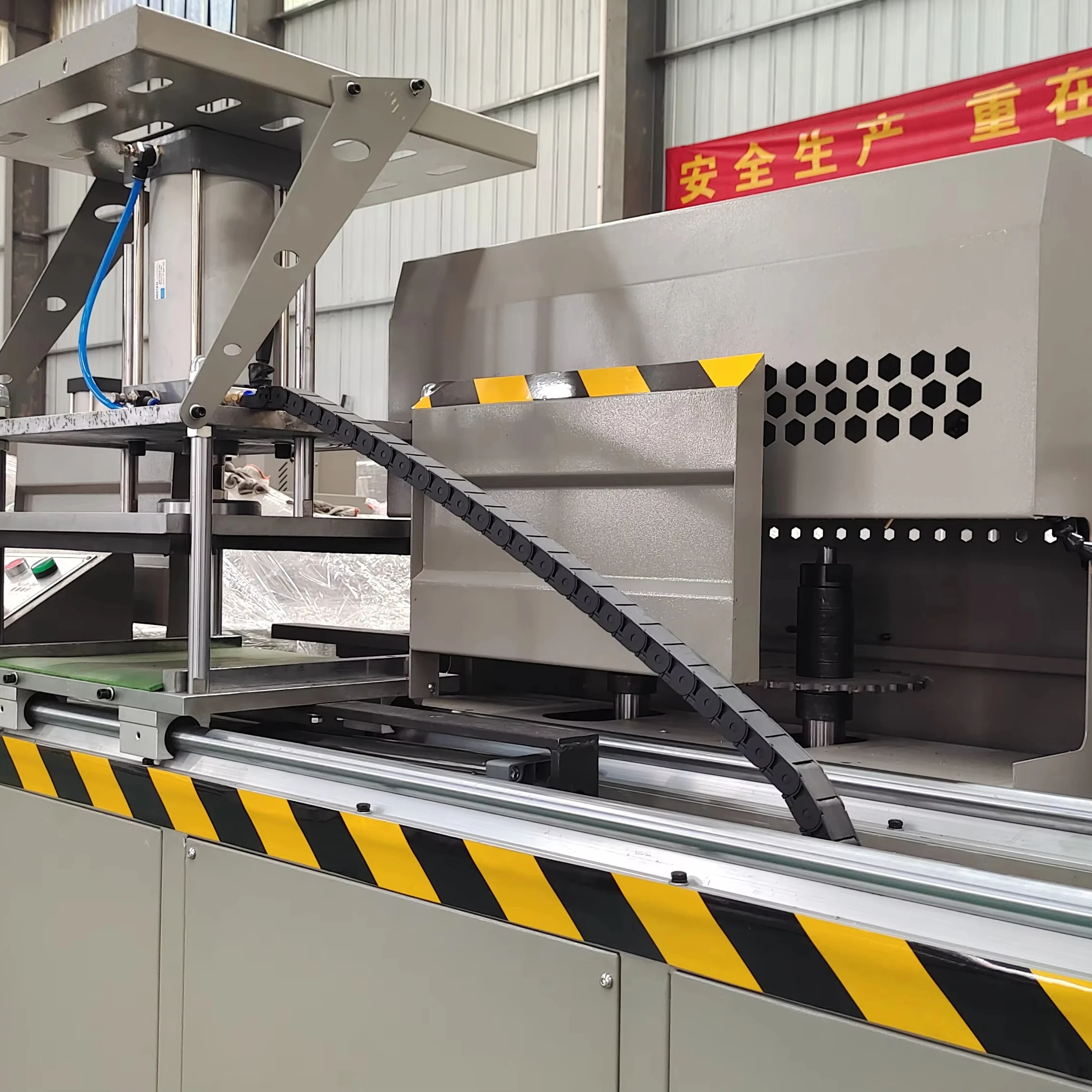 New Stainless Steel Door Making Machine Aluminum End Milling Core with Powerful Motor Component Window and Door Machinery