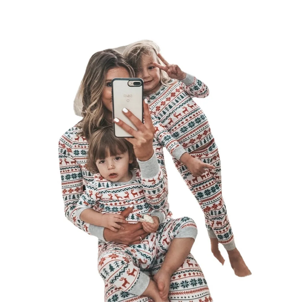 The new parent-child household pyjama set for autumn/winter 2024 Christmas is selling well