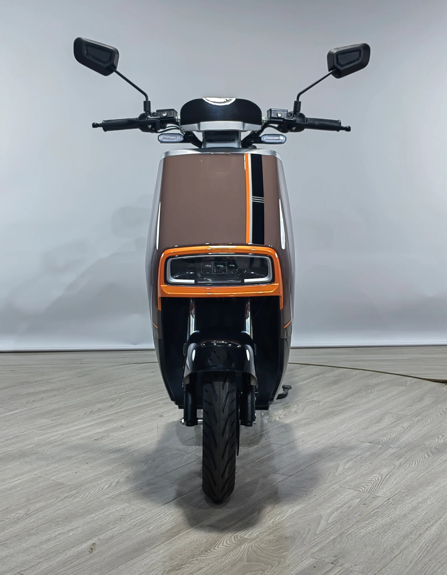 WX-B02-1 650W brushless DC motor 48/60/72V Lead Acid Battery 45km/h 45- 60km range 3.0-10 vacuum tire Adult electric motorcycle