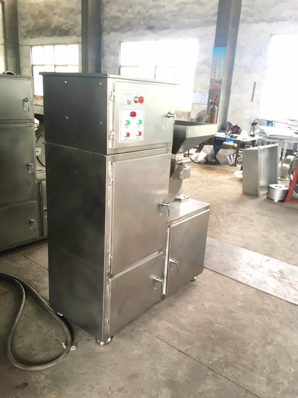Black pure cocoa powder grinding cacao bean processing making machine