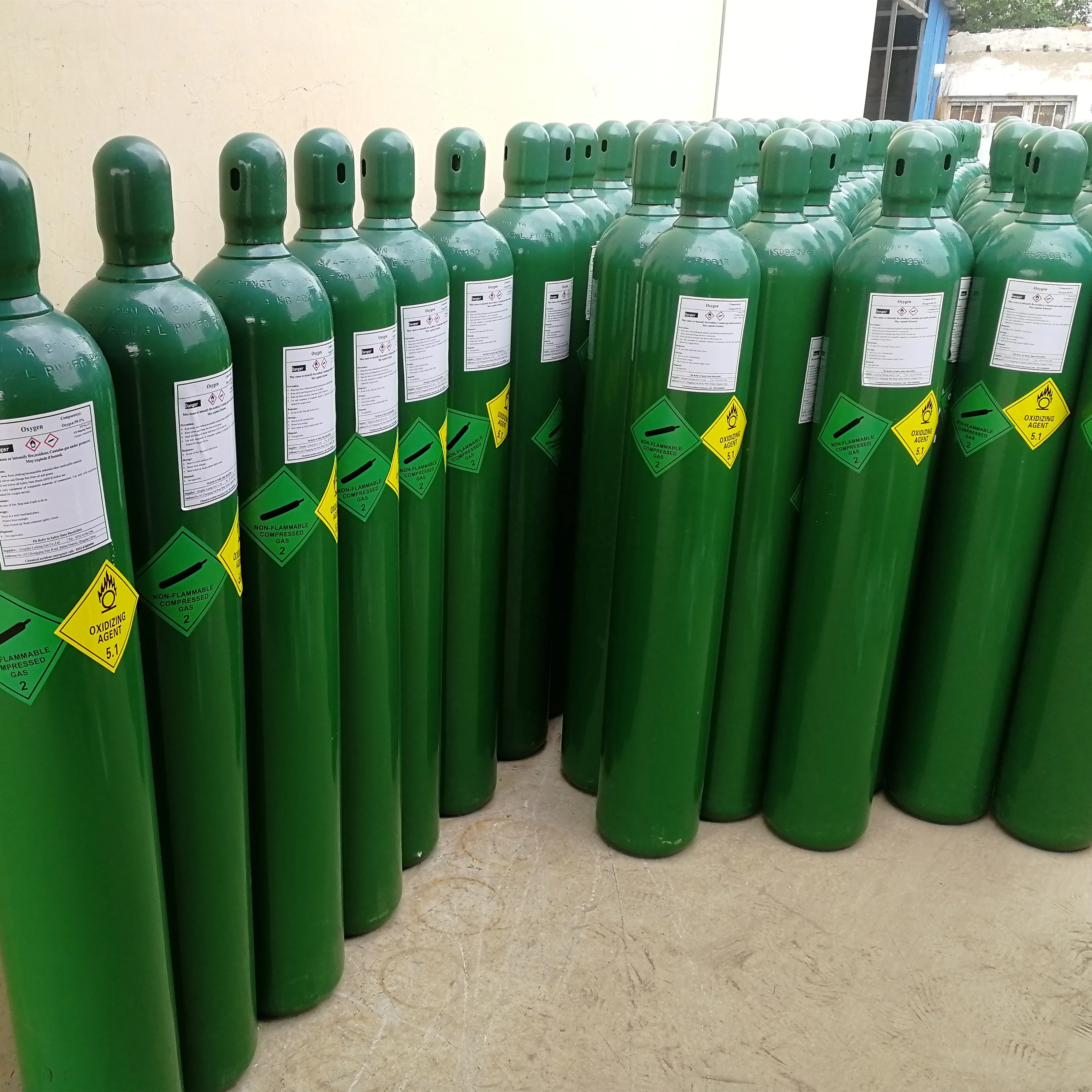 Заправка медицинского кислородного газа в газовых баллонах высокого давления