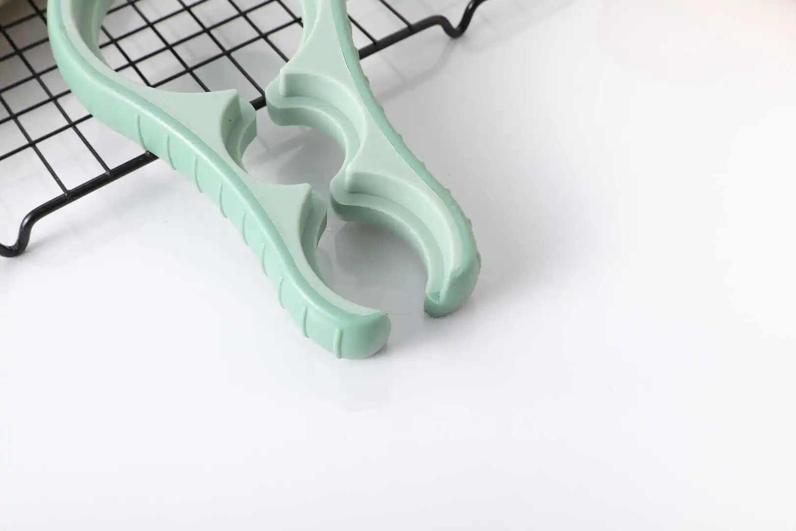 Thickened Creative Multifunctional Multifunction Jar Bottle Opener Can Openers Tools Kitchen Gadgets