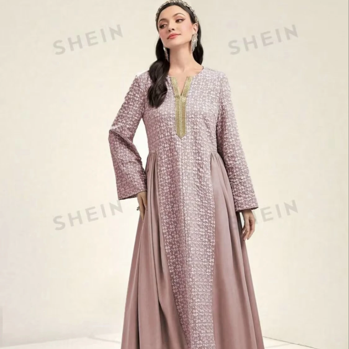 Woven Polyester Niche Jacquard Fabrics For Making Women Jacquard Dresses With 3D Textured Floral Pattern Designs