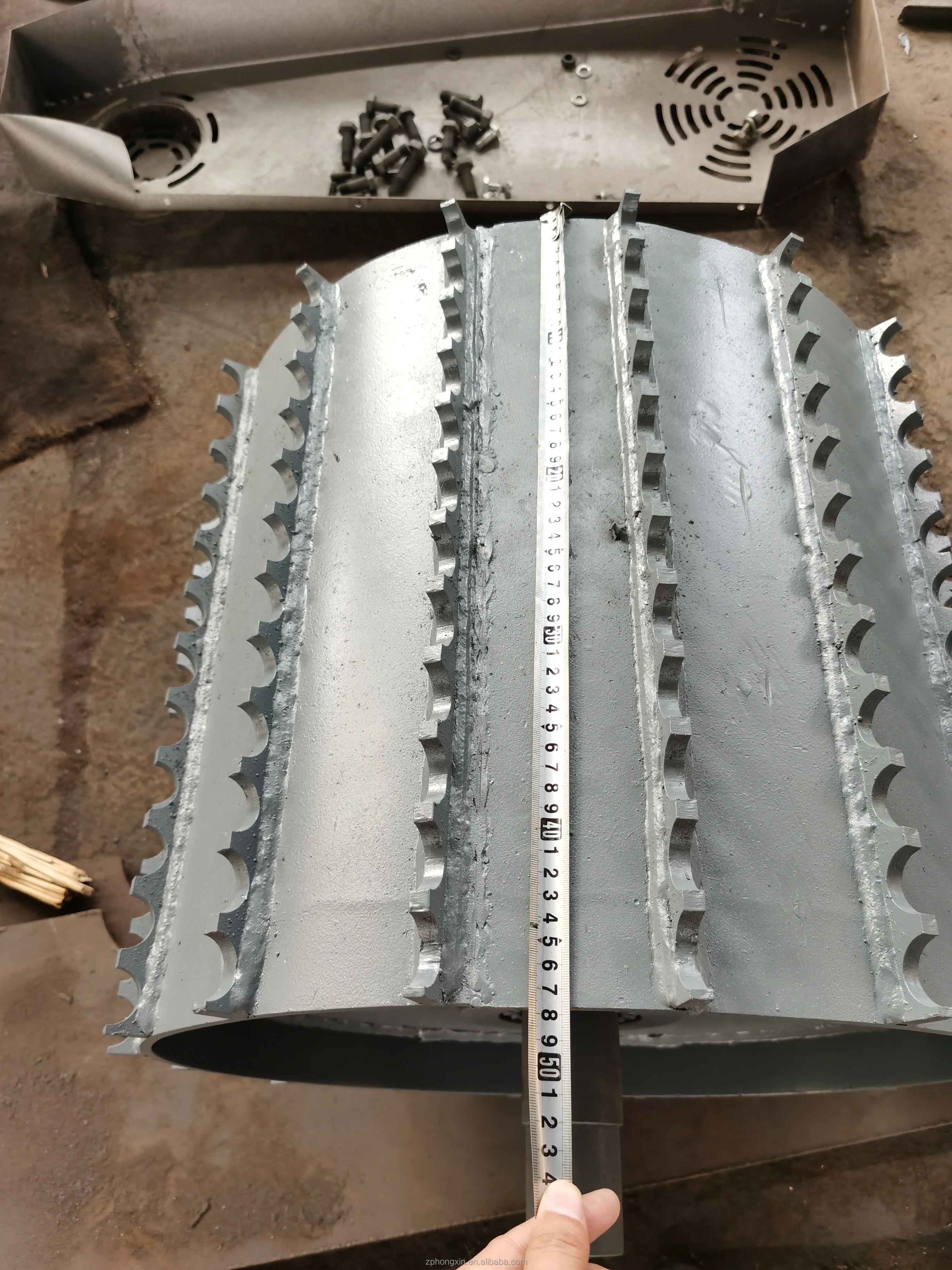 Mobile high efficient tree branches grinder machine hammer mill wood sawdust crusher for make sawdust