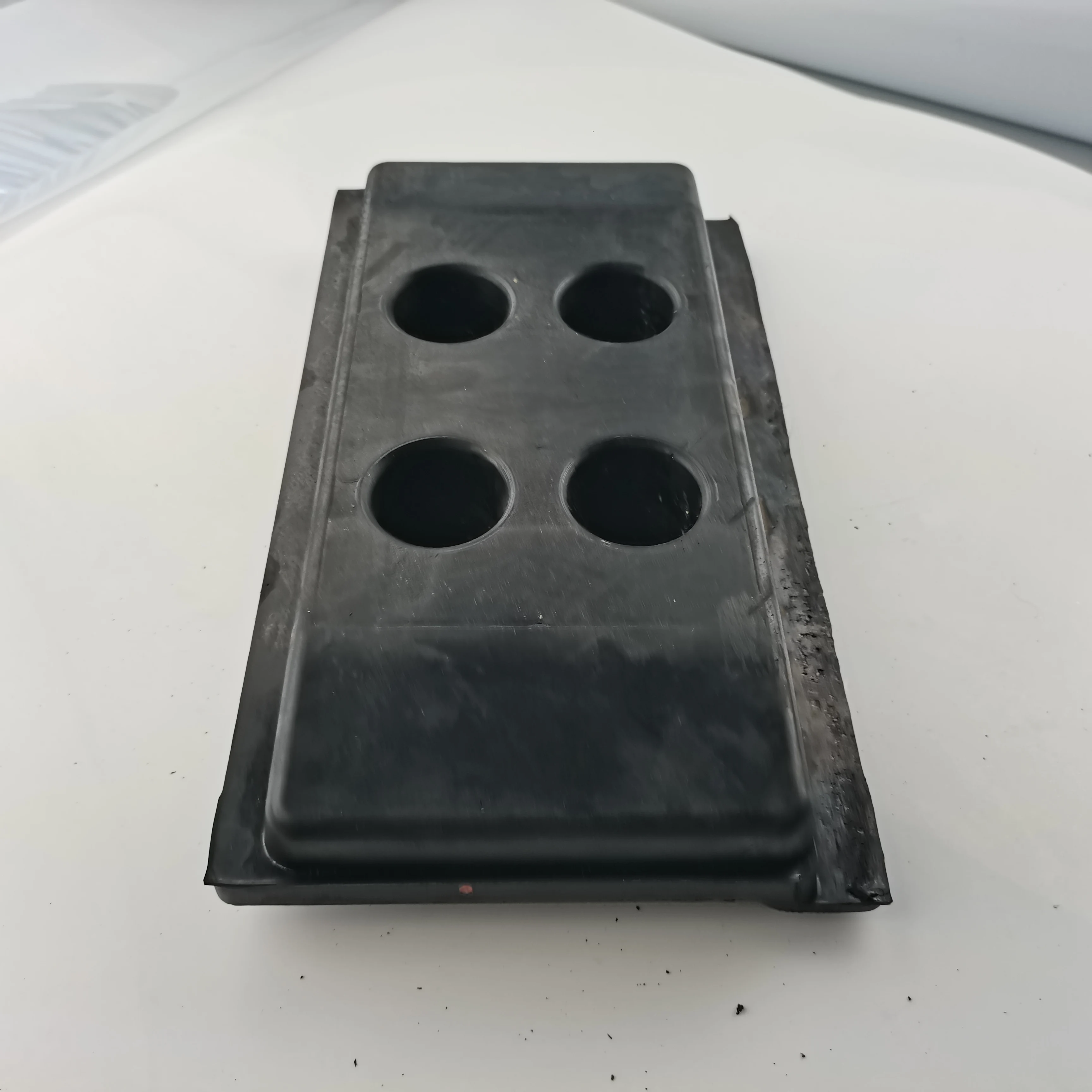Высокое качество S1800 S2100 асфальтоукладчик PN. 2046286 резиновые дорожки