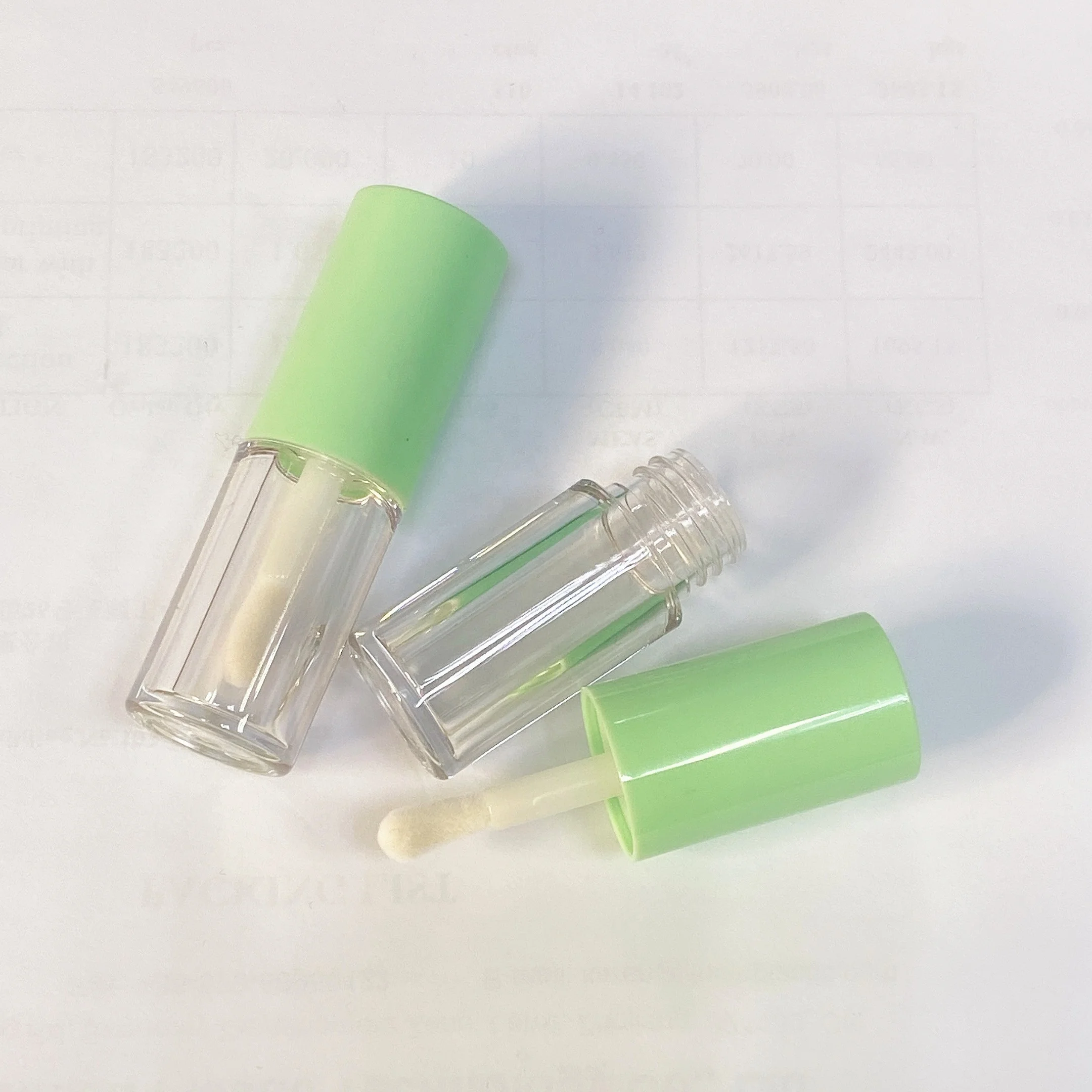 Wholesale Hot Sale Empty Plastic Cosmetic Big Wand Short Lip Gloss Pink Tubes Green Cap