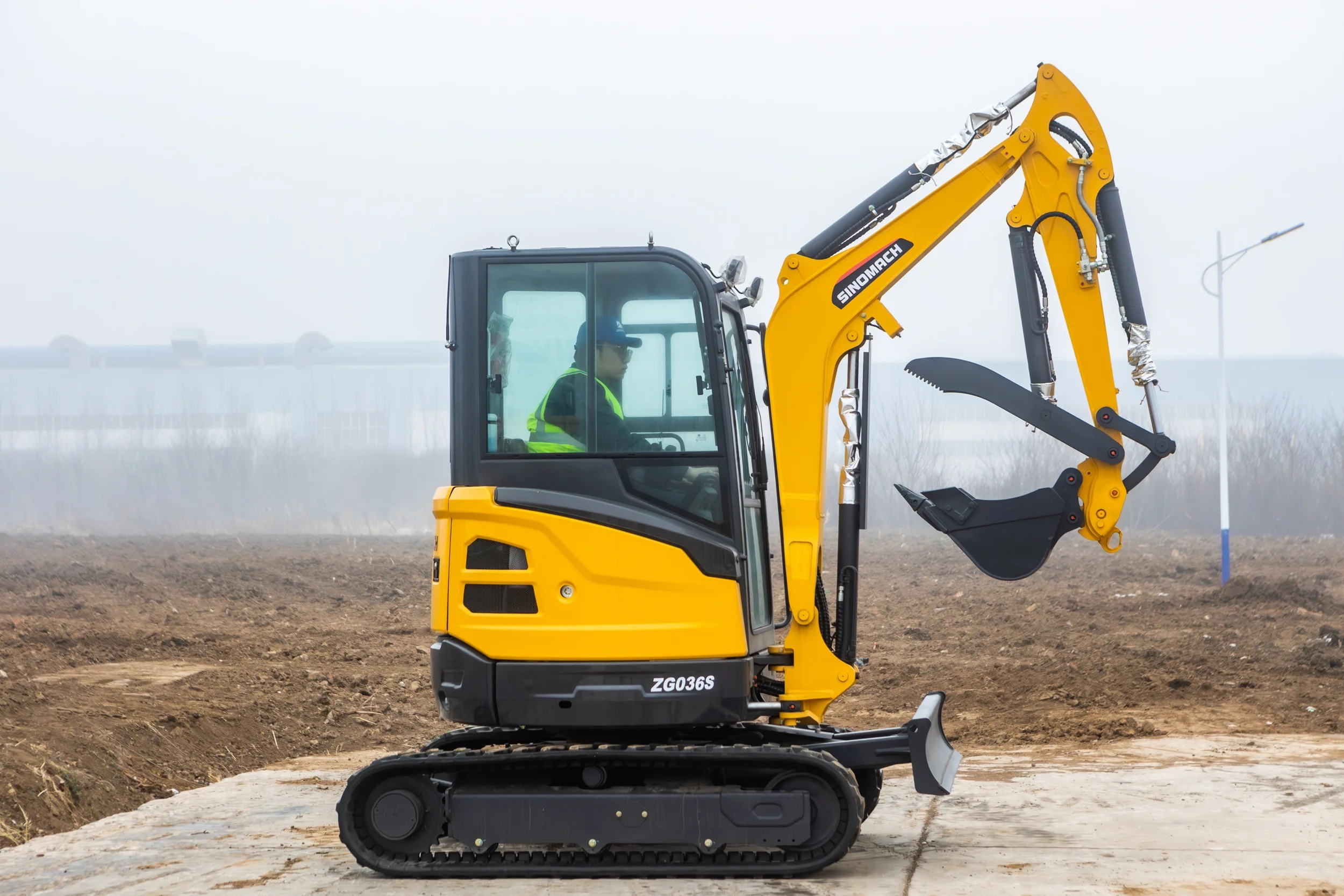 Strong Power Small Bagger Farm Diesel Engine Escavatore CE Approve 3Ton 4Ton Mini Excavator
