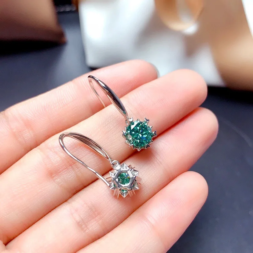 New color treasure live supply Maldives blue and green Mosang diamond earrings 1 karat super flash snowflake earrings