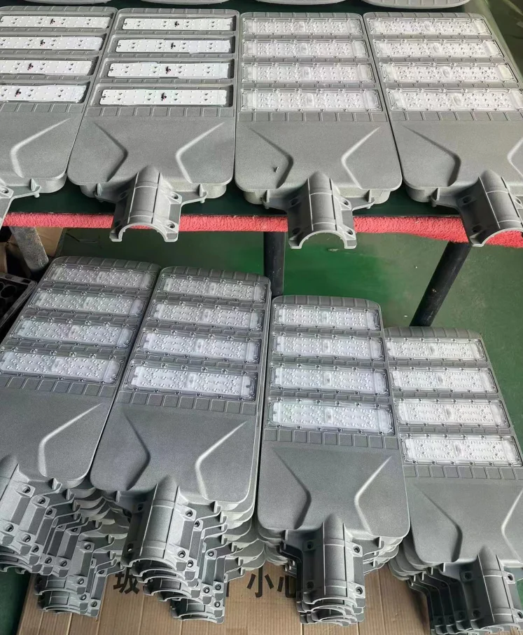 High Bright Outdoor Led Solar Street Light 60 Watt 100w With Split Solar Panel