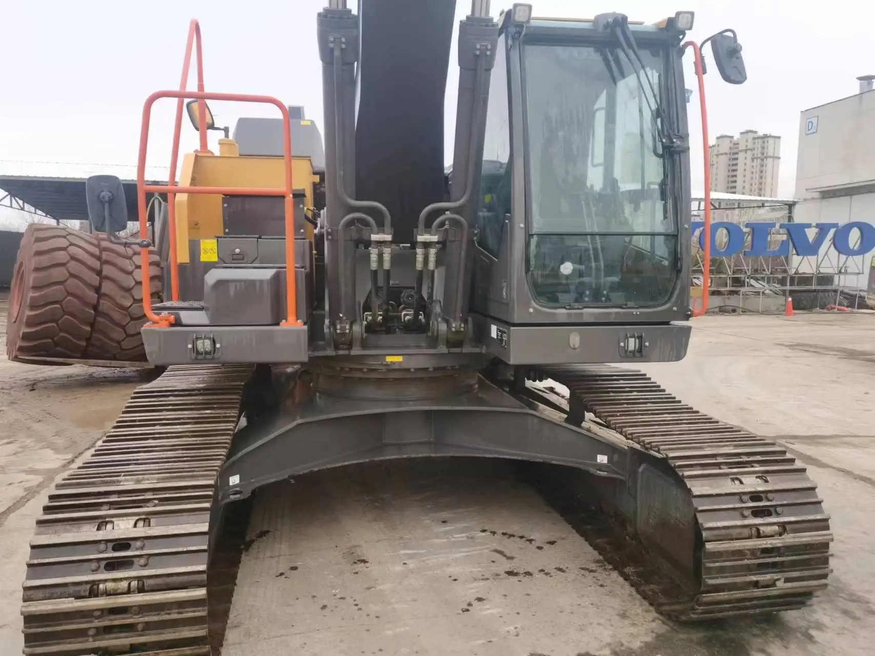 China Volvo EC350DL Cheap Excavator Volvo 35 Tons Large Crawler Forklift PC350 ZX350 336D Heavy Excavator Sold at a Low Price