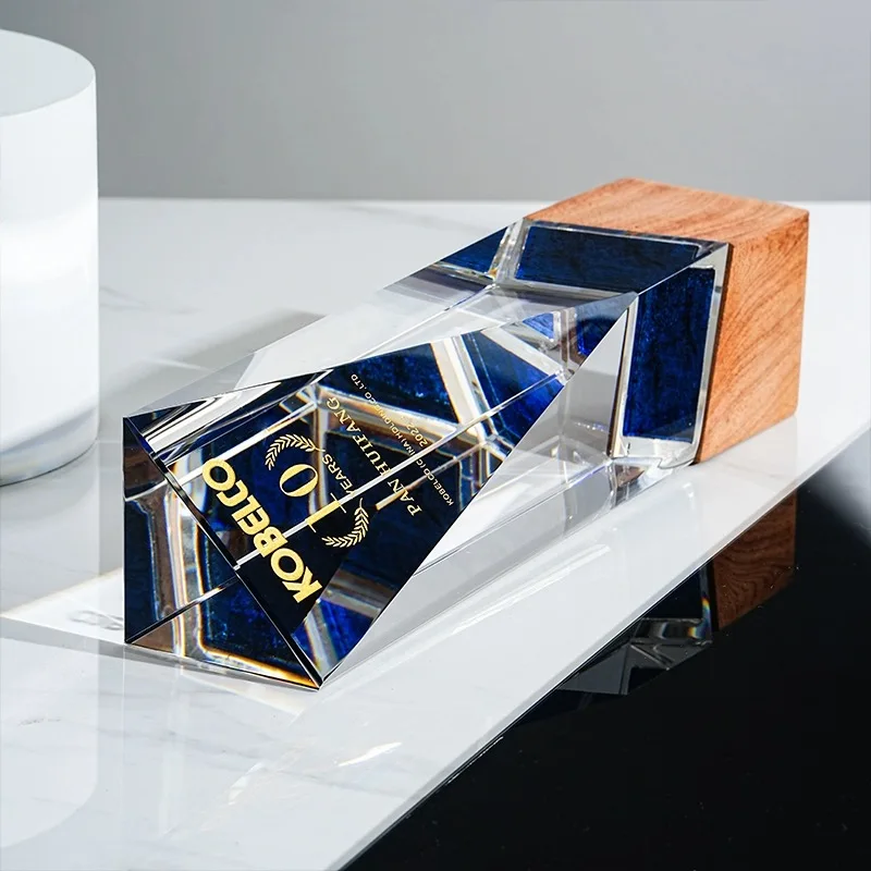High Quality Wood Base Trophys Clear Crystal Glass Trophy Award With Laser Engraved Logo Letters Custom