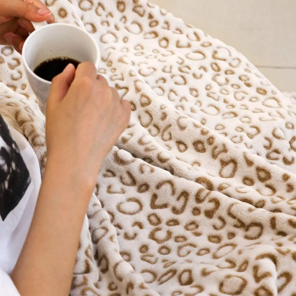 Flannel Fleece Throw Microfiber Blanket with 3D Cheetah Print