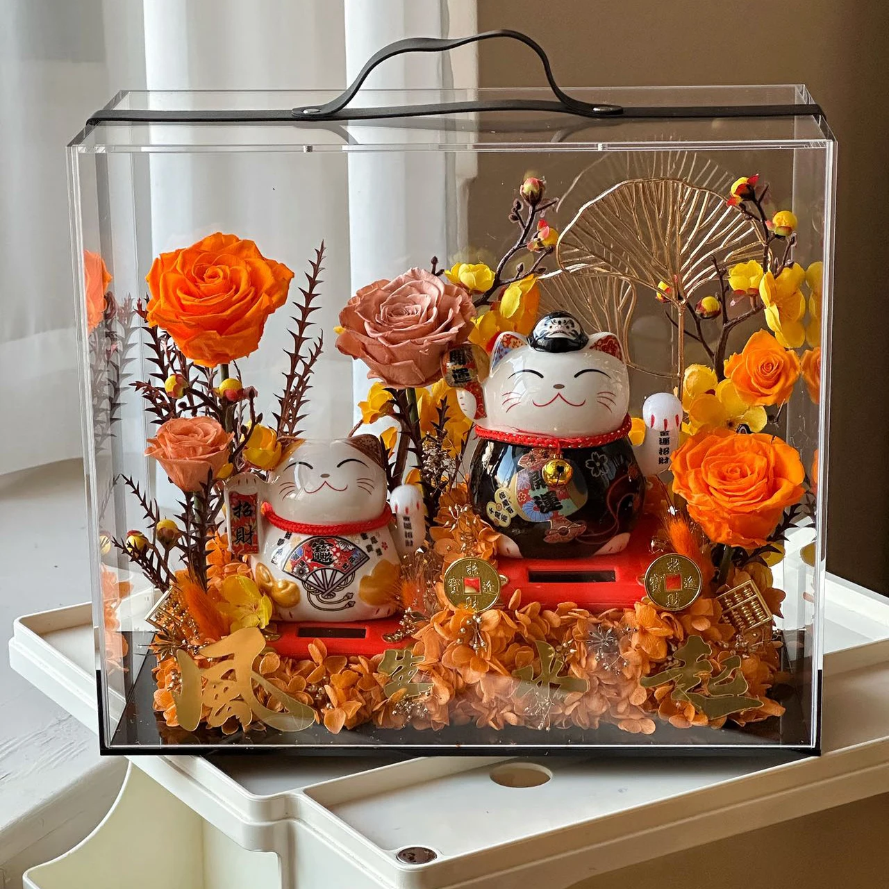 Maneki-Neko Fortune Cat With Long Stem Preserved Roses In 7-8cm Forever Roses Flower Gift In Box New Year Table Decoration