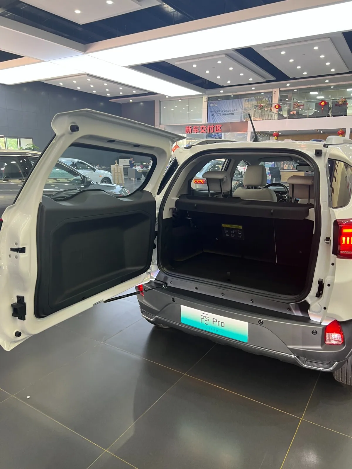 Электрический внедорожник BYD YUAN PRO Новый энергетический автомобиль