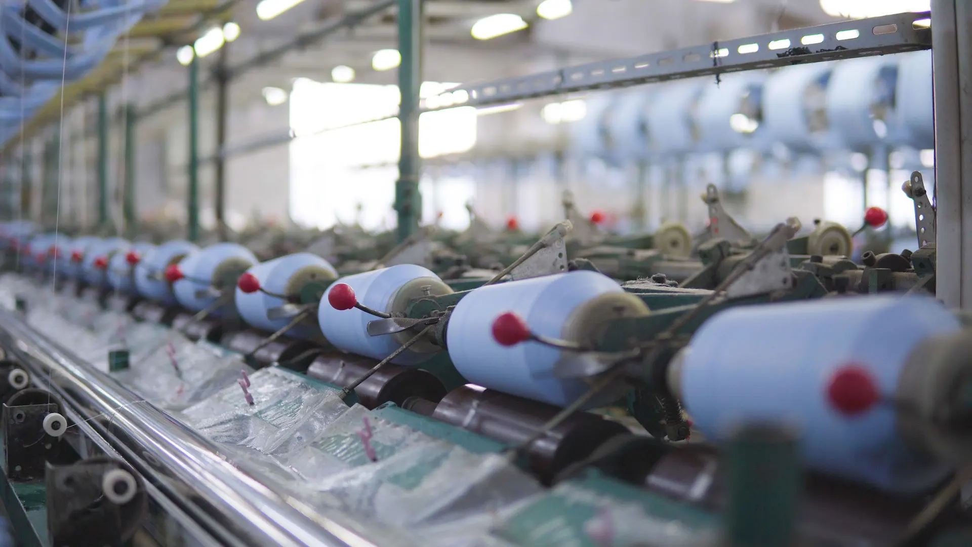 100 Viscose Filament Yarn 30S/2 Yarns Stock For Sale Luster Moisture Absorbent Breathable Mercerized Cotton Anti-winkle Yarn