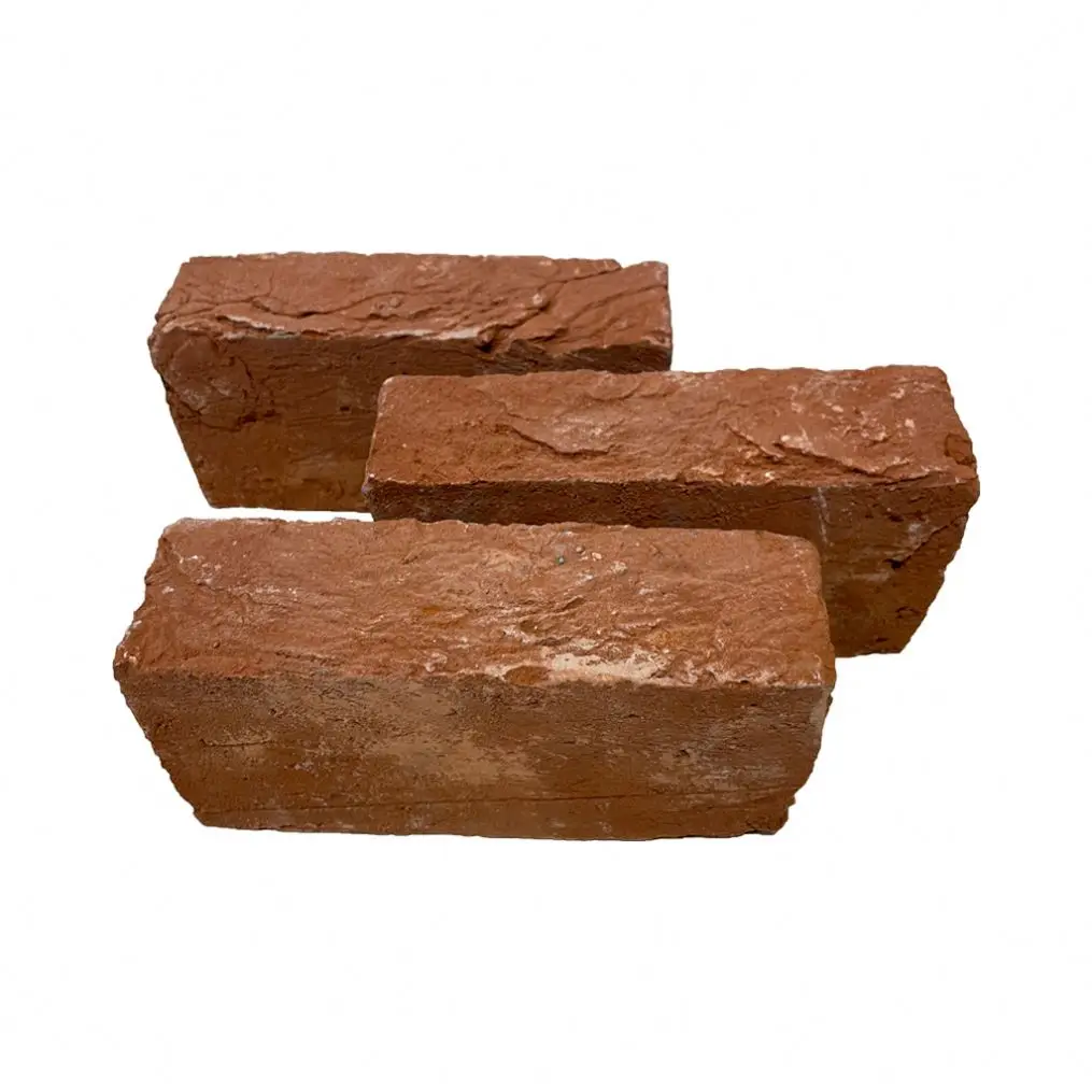 Кирпичи из красной глины для строительства стен ручной работы