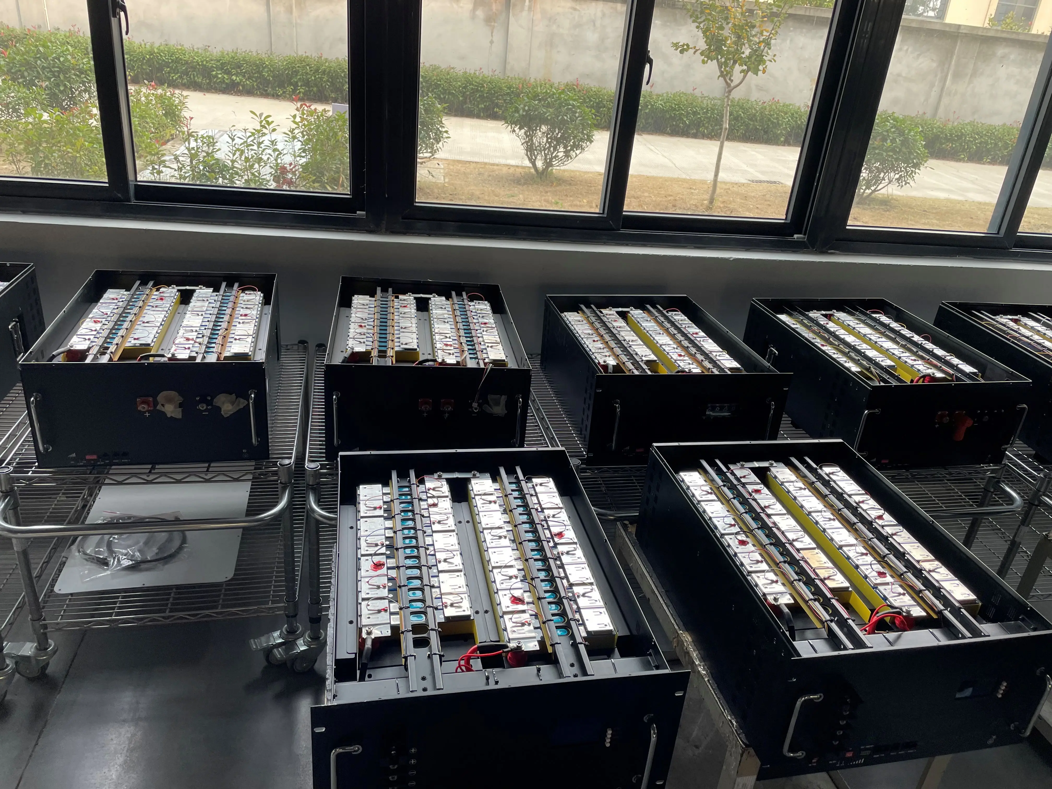 EU Stock Poland 51.2v CATL BYD 16s 15kw Lithium-ion 200ah 300ah 24v 12v 100ah Rack Mounted 10kwh 48v Lifepo4 Battery 100ah