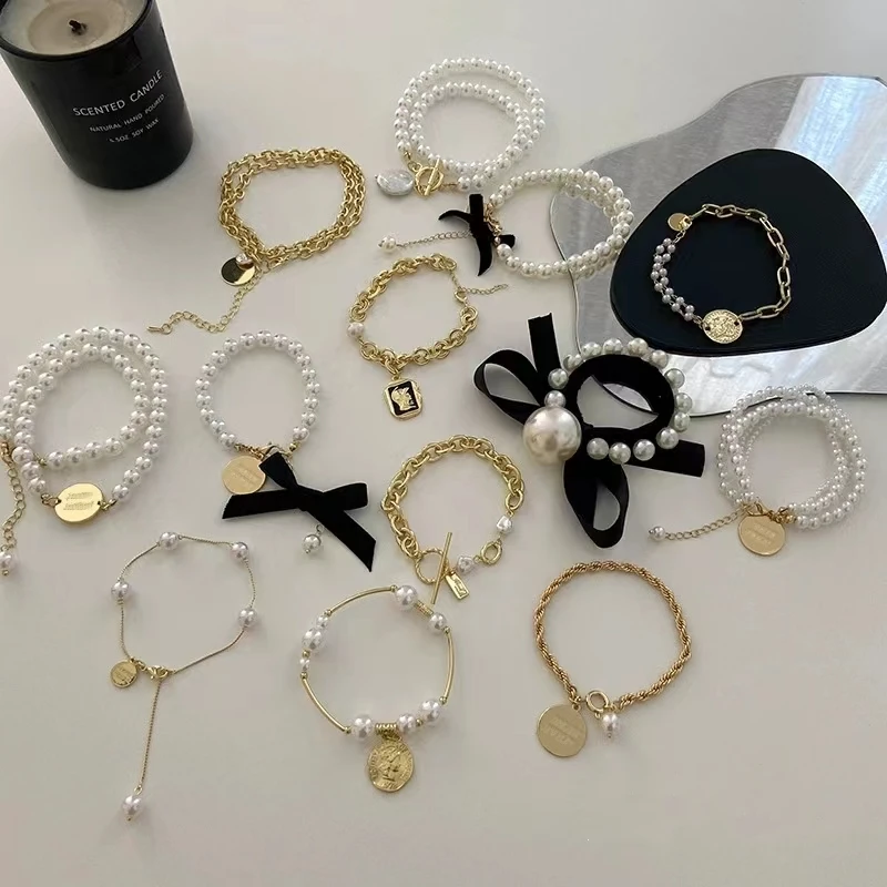 18K Gold Plated Vintage Pop Bow Pearl Bracelet Simple Daily Custom Style for Wholesale Black Ring Watches