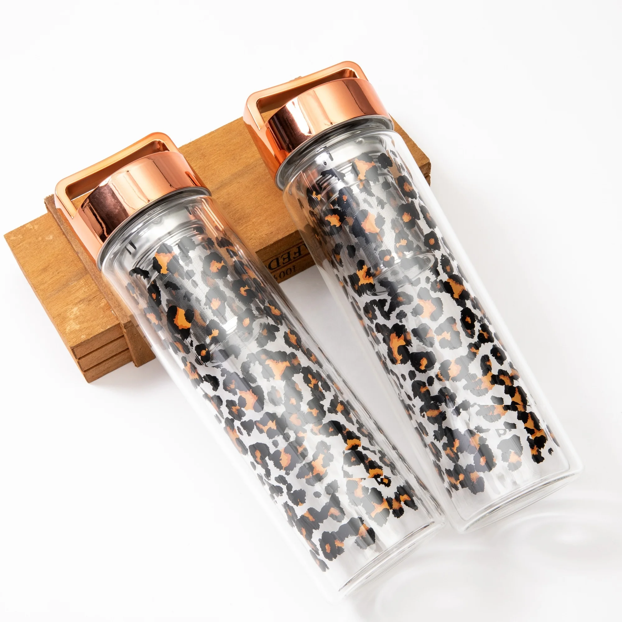 2023 hot selling double wall fruit tea infuser glass water bottle with rose gold metal cap bamboo lid