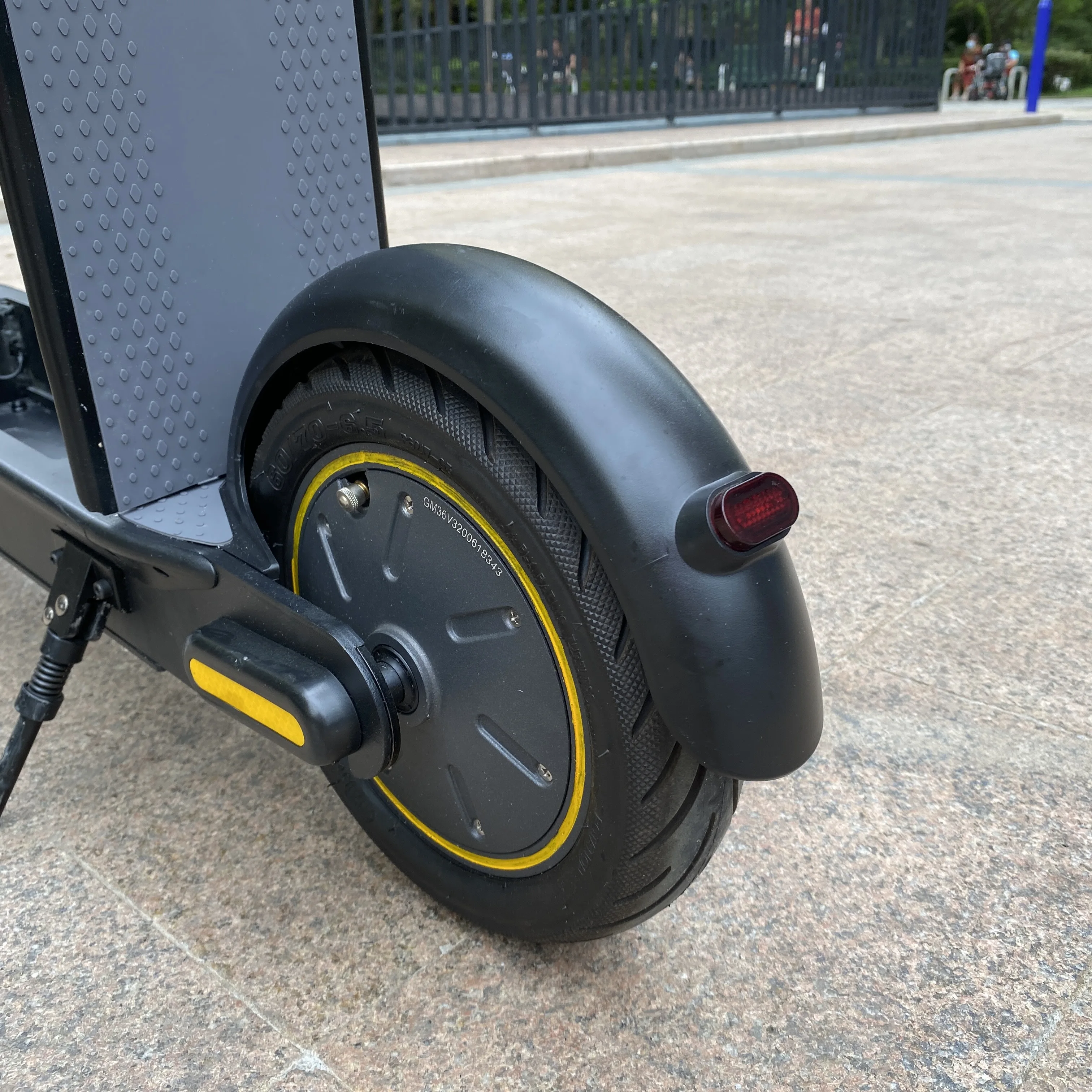 Rental with app function and GPS tracking IOT 500W electric scooter sharing