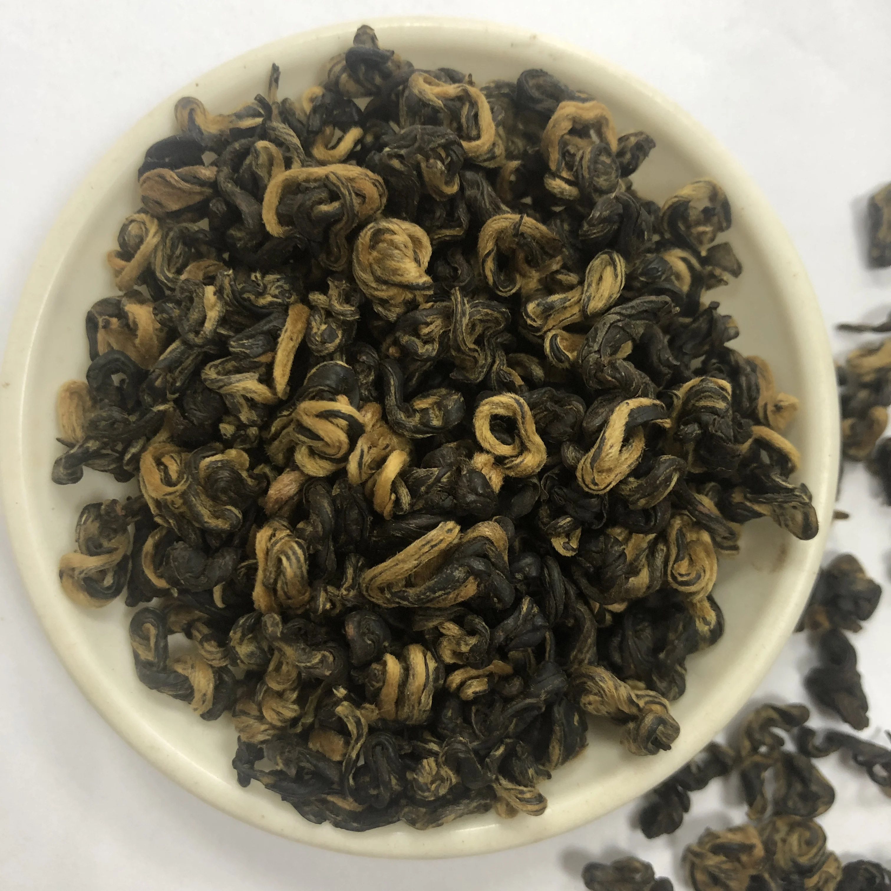 Factory wholesale Price black tea snail with golden leaf good quality