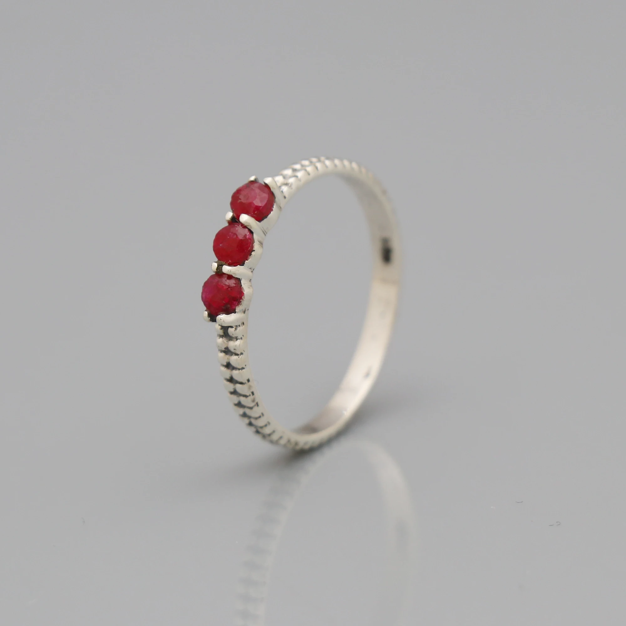 Best Selling 925 Sterling Silver Oxidized Ring Classic Design Cute Stacking Ruby Diamond Wedding Jewelry with Setting Inlay