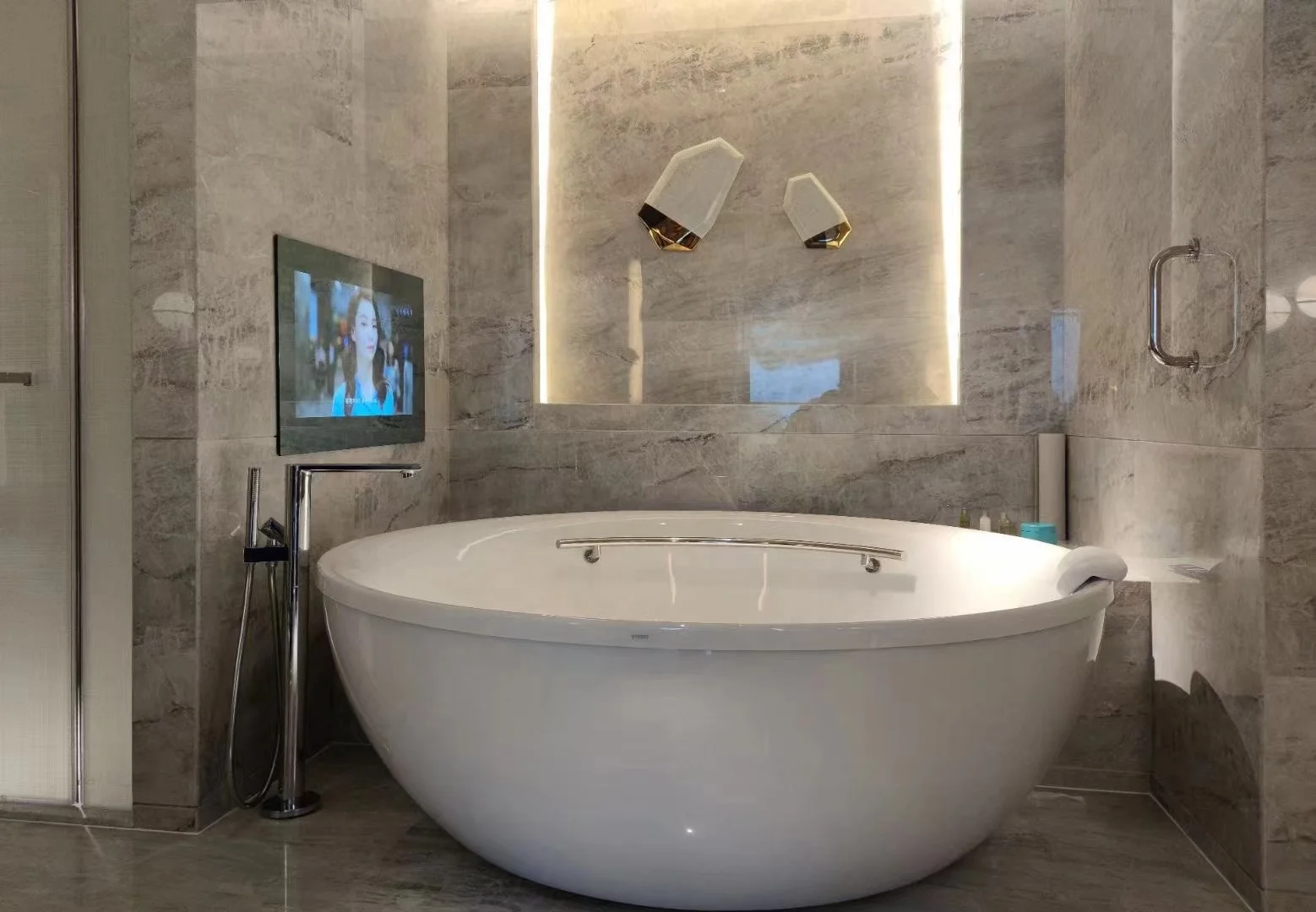 15.6 inch smart magic mirror TV LED light-emitting light with anti-fog mirror for bathroom and living room