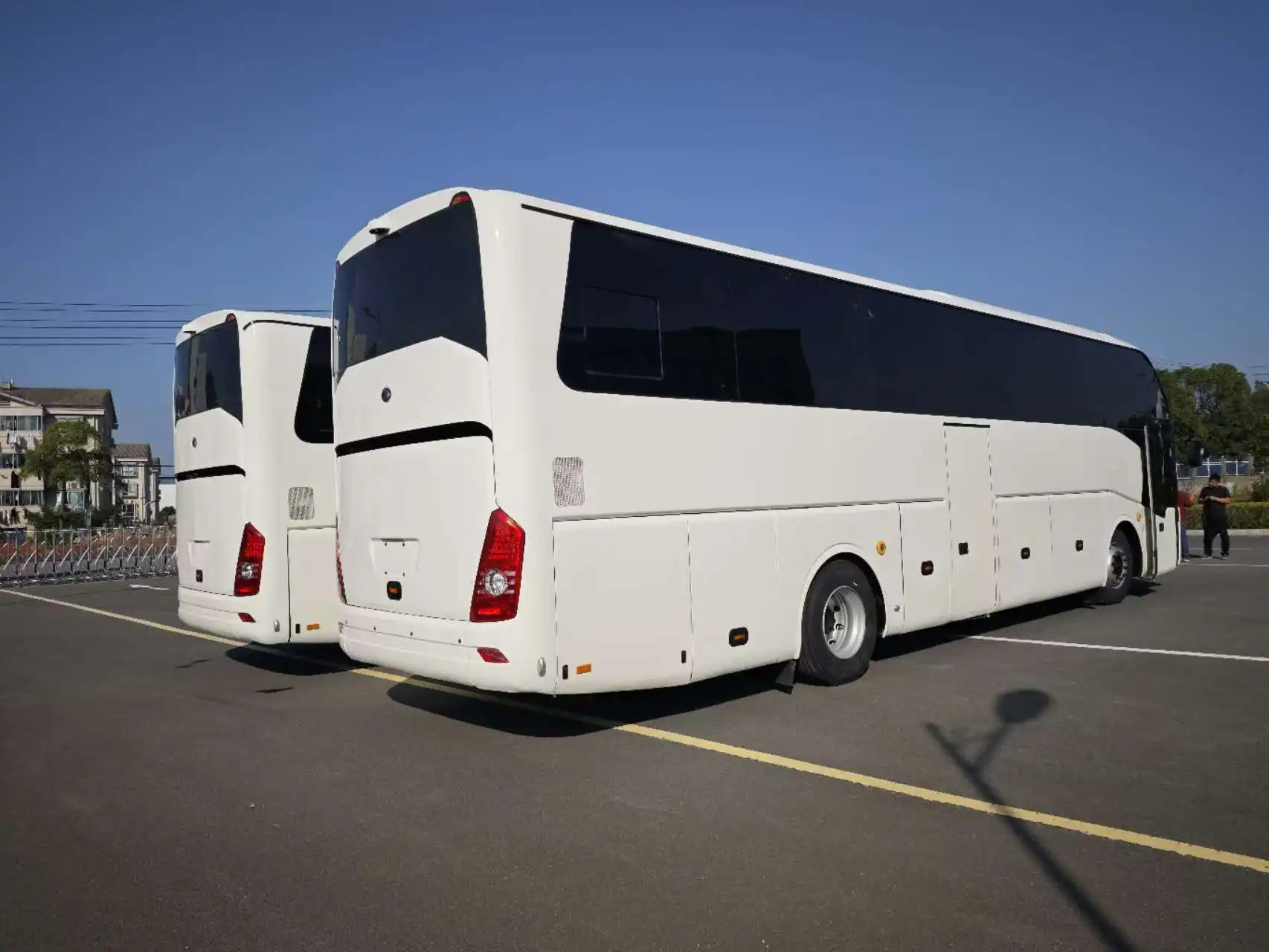 8m Coach Bus with 13-32 Seats Diesel EV Minibus for School and Company Transportation Manual Transmission LHD Steering