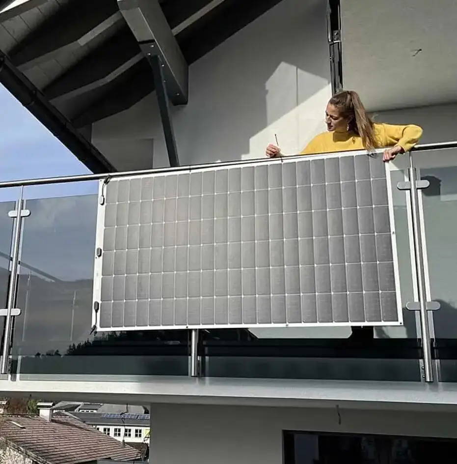 EU Warehouse Plug And Play Balcony Solar System 600W 800W On Grid Solar Panel Balcony Power Plants Germany Balkonkraftwerk Kit