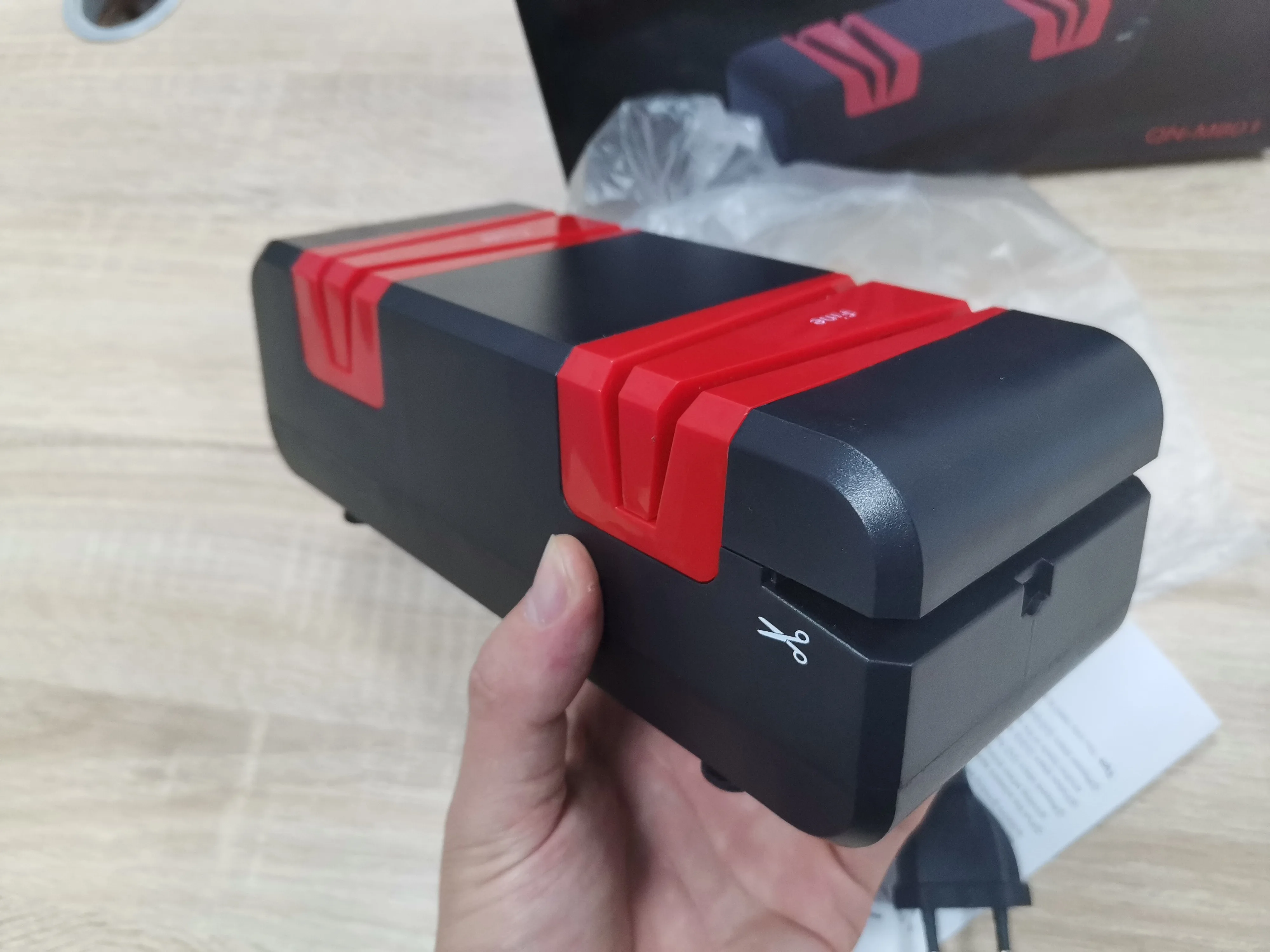 Hot recommend 110-230V knife sharpening machine 4 stage professional kitchen use Electric Knife Sharpener