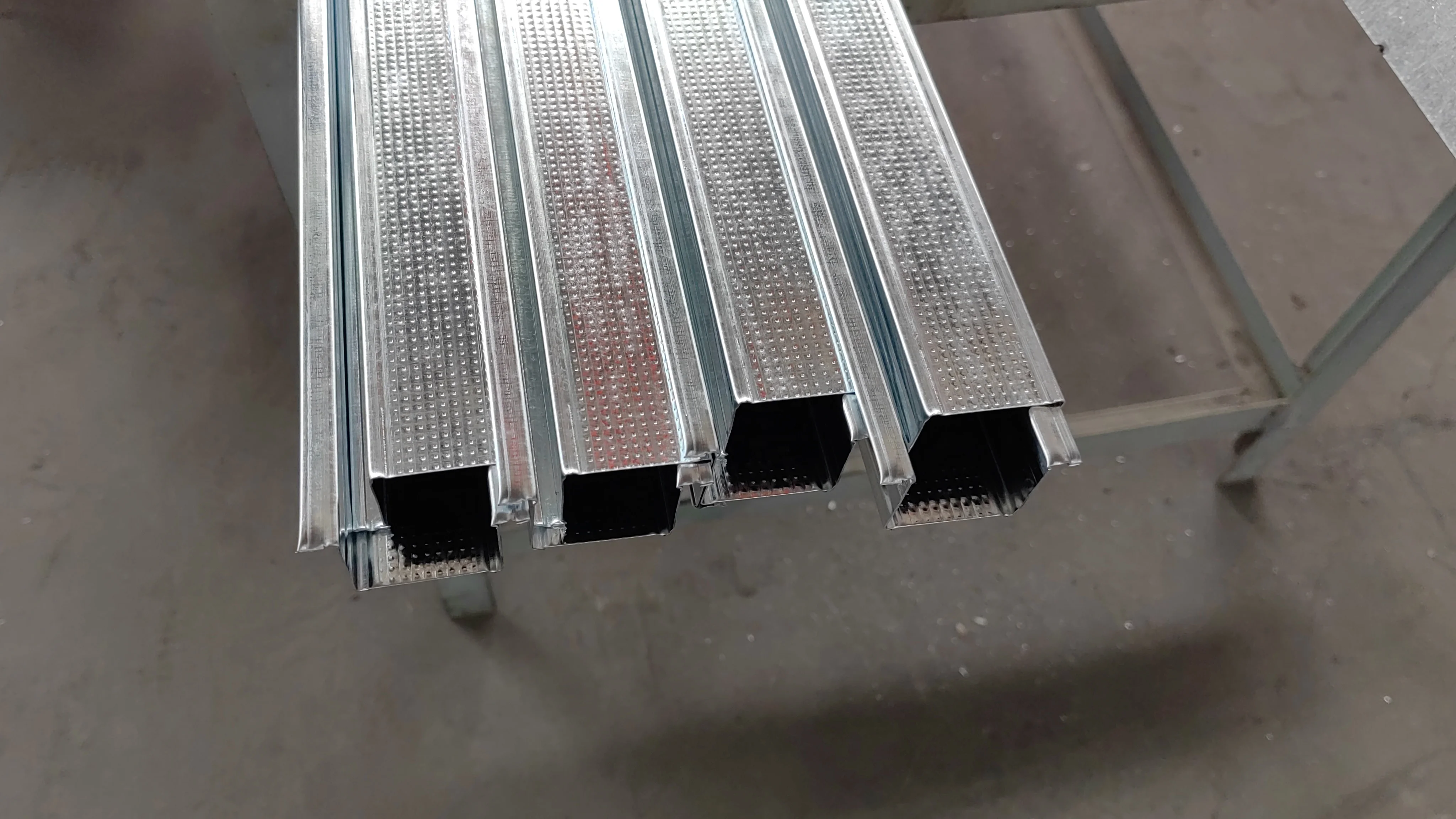 21*25*0.75mm Construction Material Unistrut Channel Price Cold Rolled C Channel Steel Metal Furring Channel Sizes