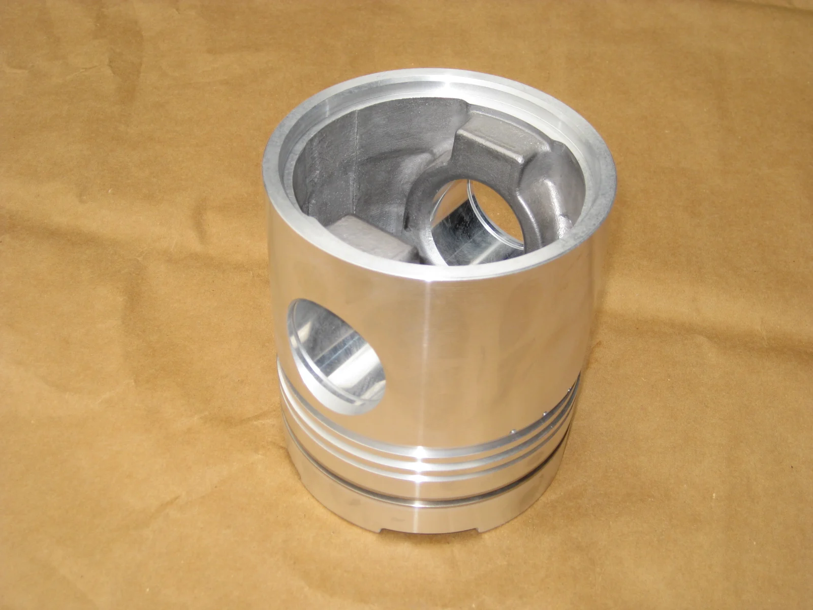 3017348 3017349 piston suitable for cummins  NT855 engine