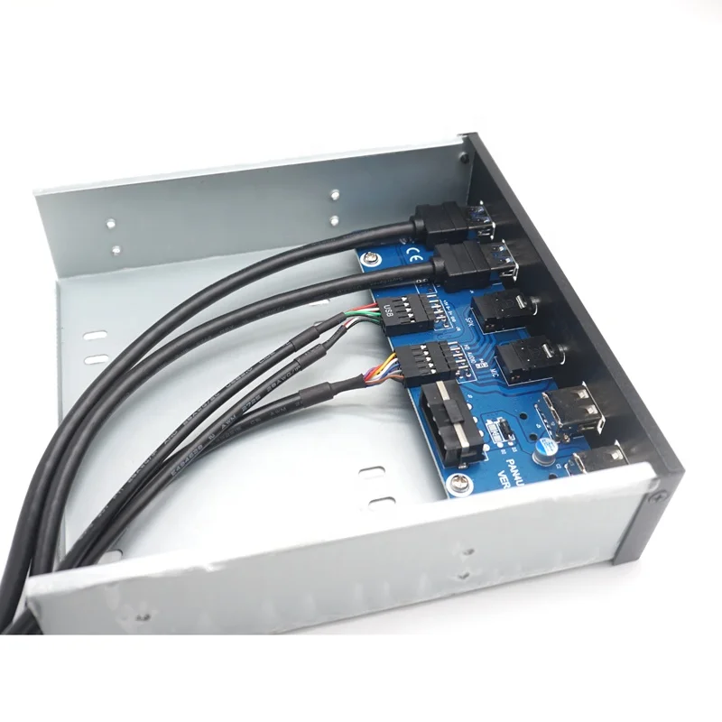 Передняя панель 5,25 дюйма, USB 3,0, 2 порта + USB 2,0, 2 порта, USB-концентратор, флоппи-адаптер, поддержка аудиовыхода HD и входа микрофона