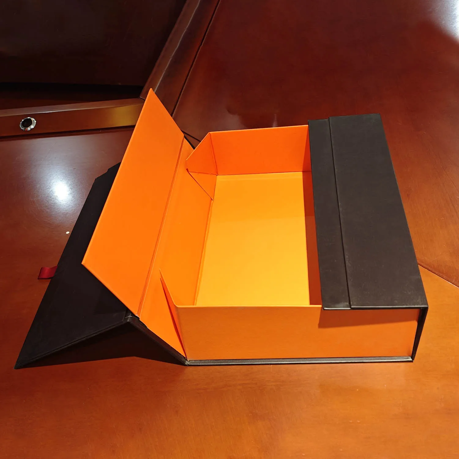 Luxury Red Wine Glass Set Gift Box Leather Collapsible Foldable Magnetic Wine And Glass Box