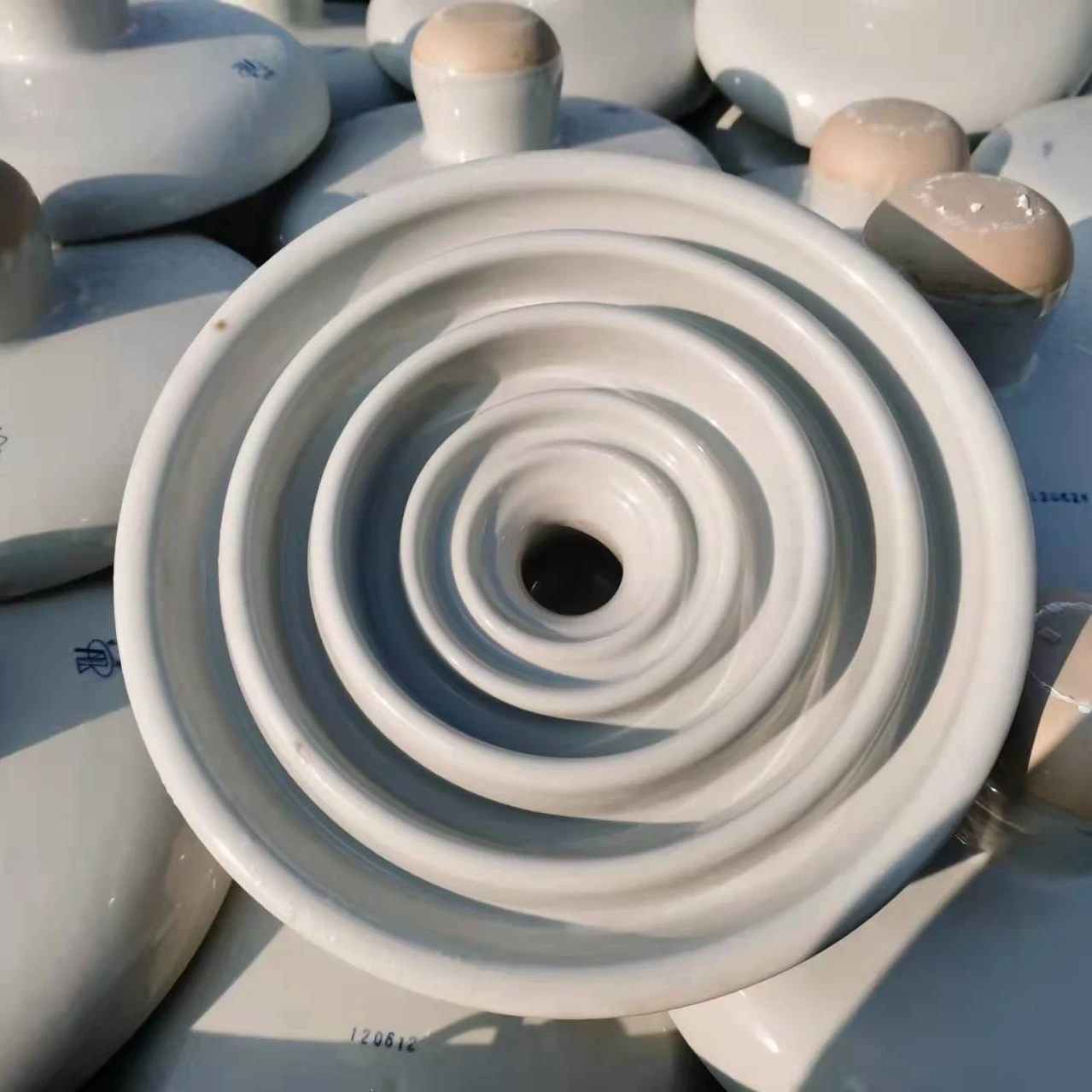 11KV  Low voltage disc porcelain insulators  XP-70