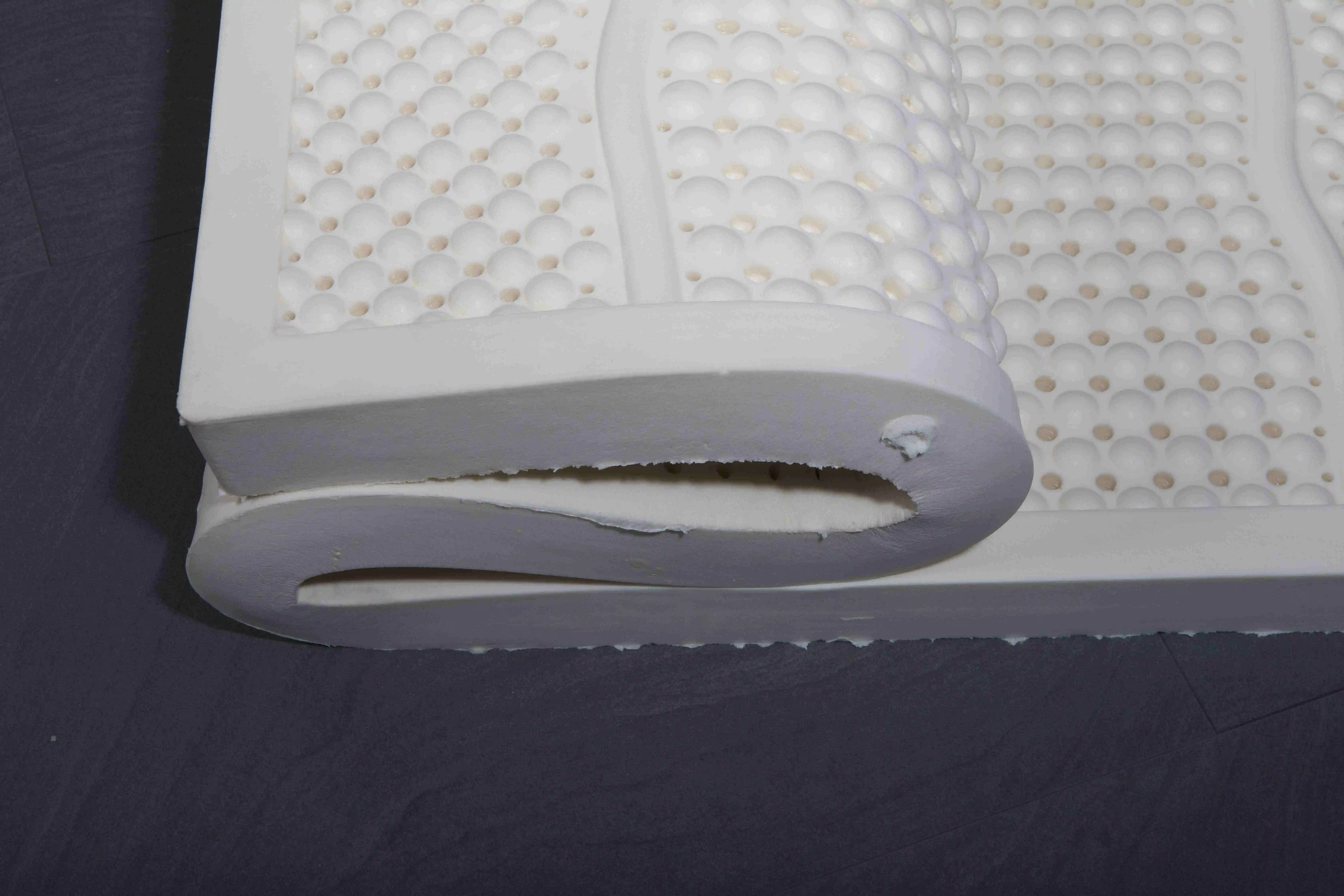 Multi size can be customized natural health rubber product 200X180X10cm foldable queen size milk white latex mattress for women