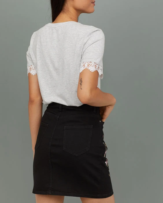 Hot Sales Autumn Floral Embroidered Women Empire Short Denim Skirt With Front Zipper And Button STD0563