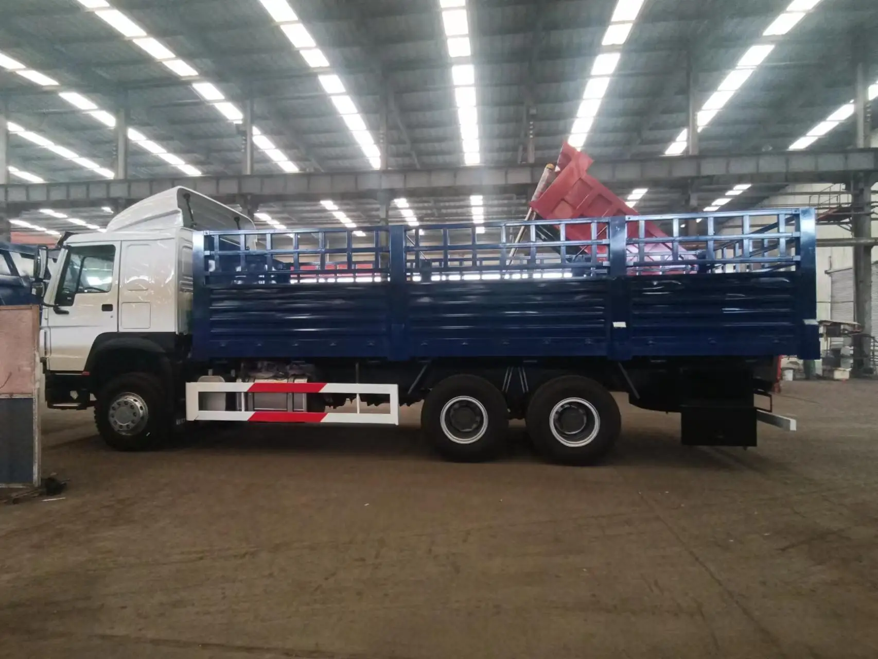 Грузовики 6x4 с клеткой