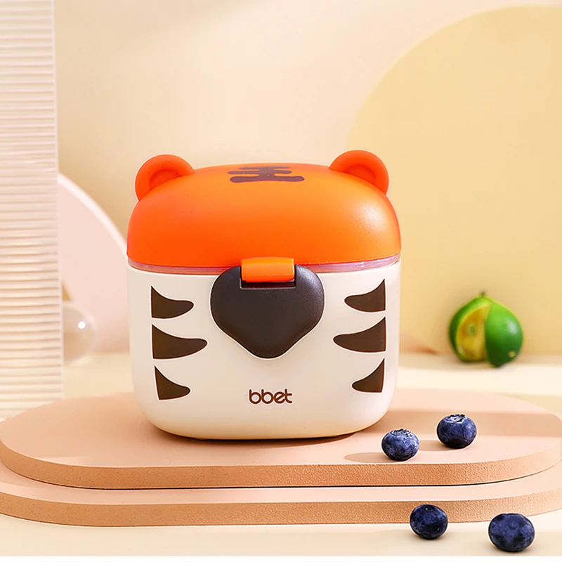 Small Baby Food Storage Formula Milk Powder Dispenser Box With Spoon Plastic Milk Powder Storage Container BPA Free