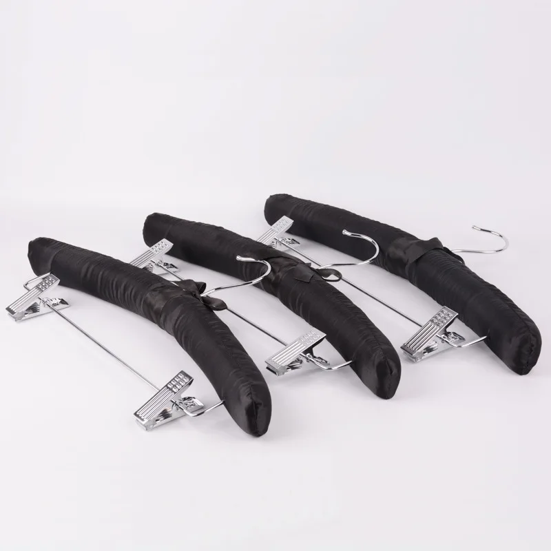Custom Personalized satin padded hangers Durable high quality fabric non -slip satin clothes hanger