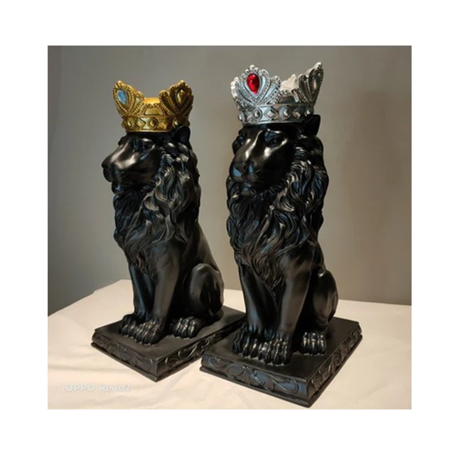 2023 Wholesale custom crown lion statue sculpture decoration resin crafts table desk decor for home decor