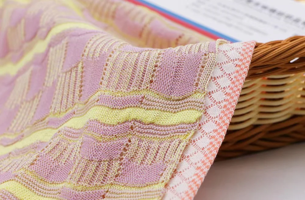 Soft Skin-Friendly 1/37NM 17% Elite 83% Rayon Blended Yarn Knitting Fancy Rayon Yarn For Sweater