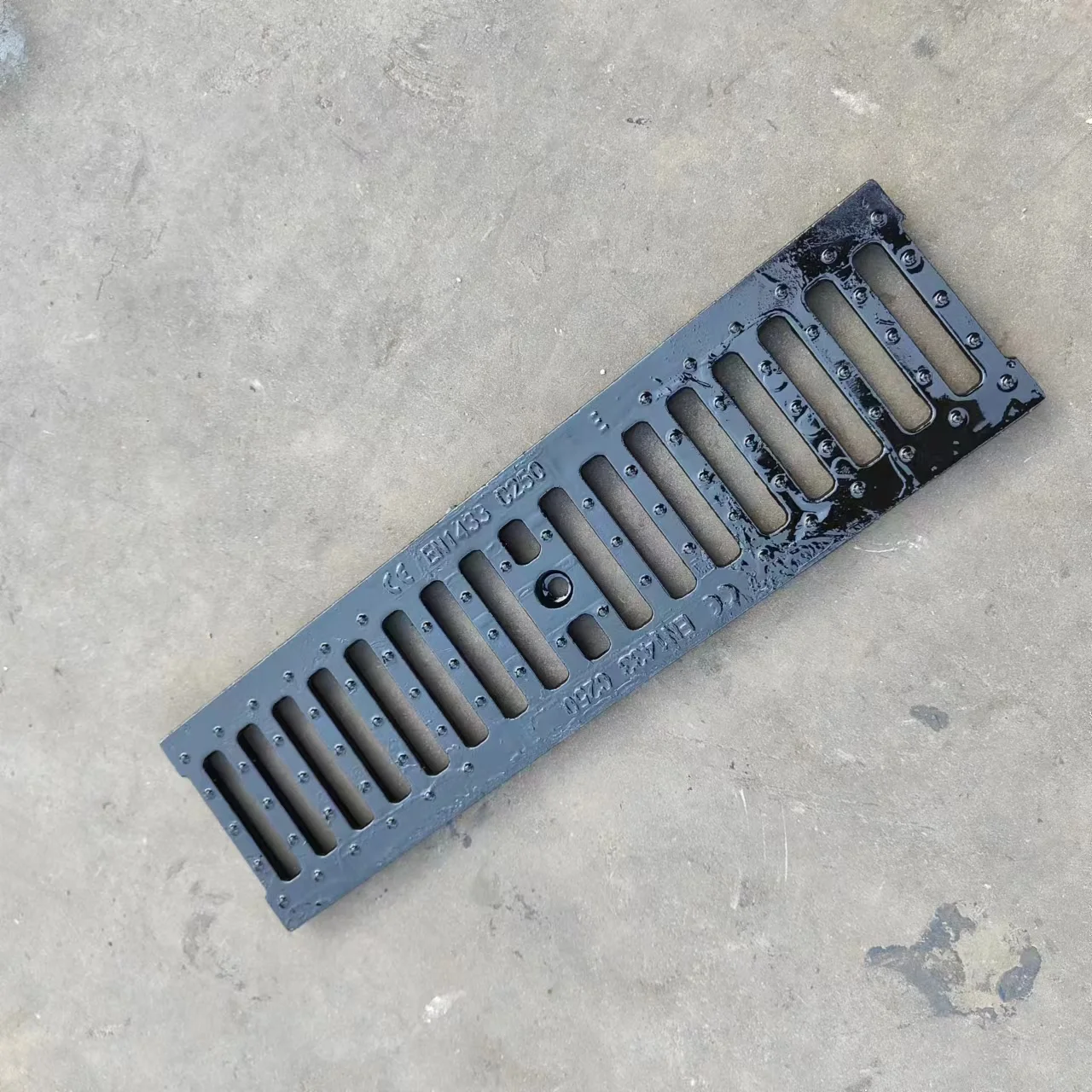 High Quality Grating drain cover Ditch U-Shaped Concrete Ductile Iron Material Polymer Drainage Channel