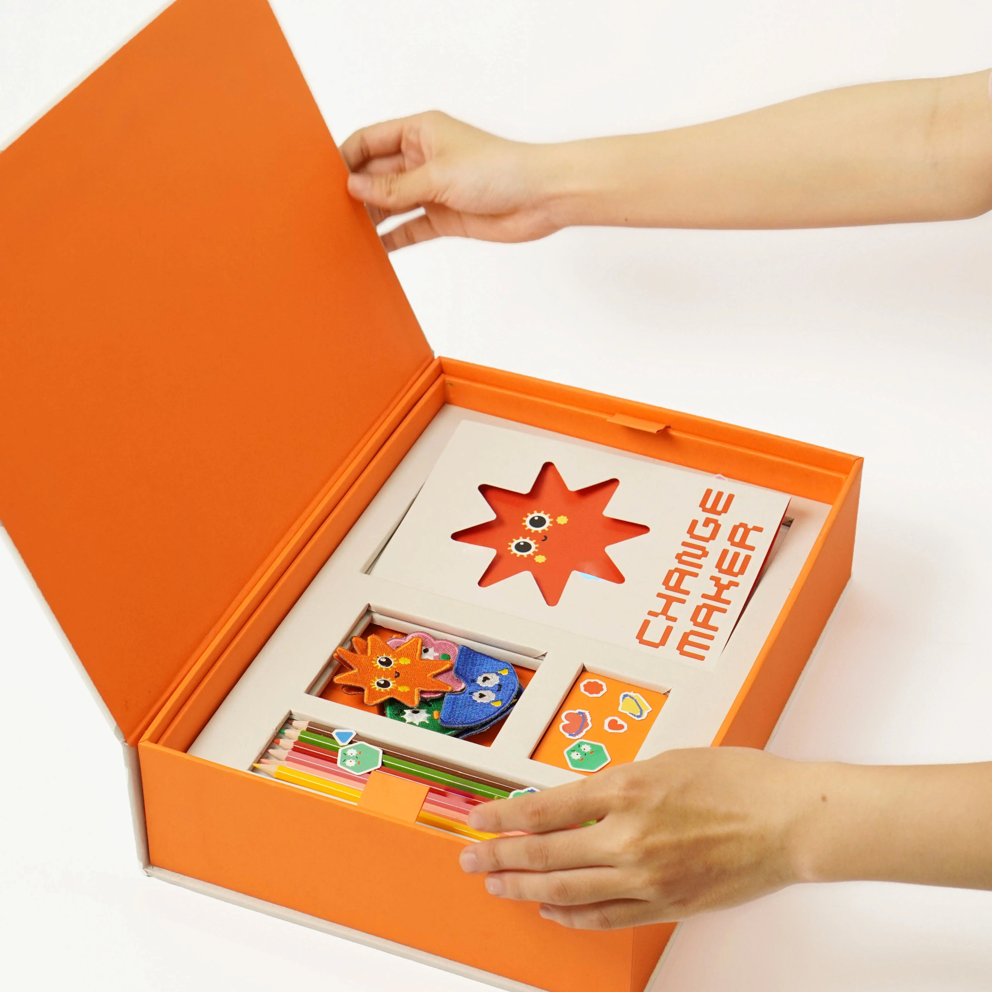 Luxury Custom Design Handmade Paper Cardboard Magnetic Packaging Boxes Closure Magnet Gift Kit Box With Sponge Foam EVA Insert