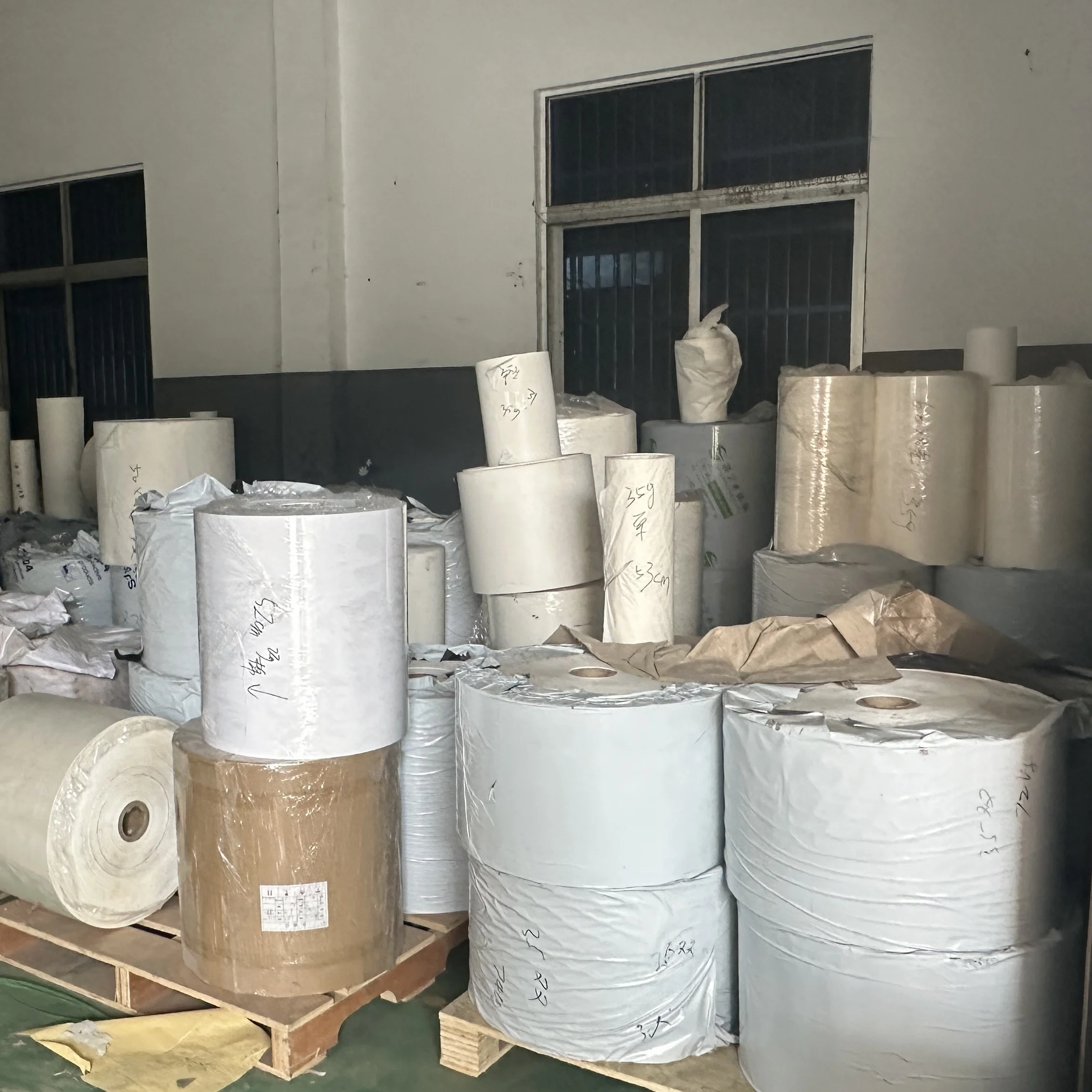 17Gsm Printing Company Tissue Paper Custom Packing Paper Printed Logo Tissue Paper Jumbo Roll Raw Material