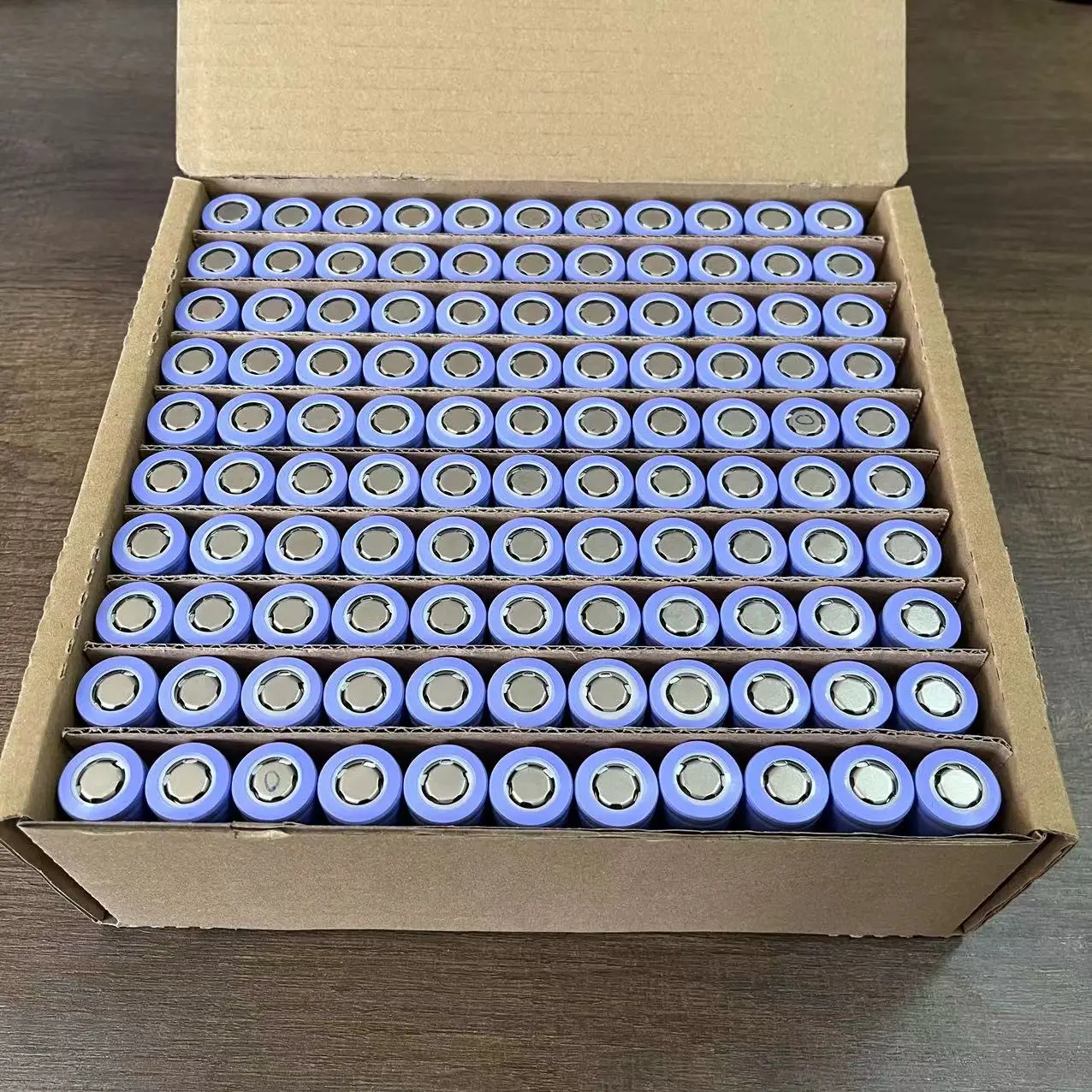 Ukraine Hot Sale 18650 LTO Lithium Batteries 2.4V 1500Mah 3.7V 2200Mah Li-ion Rechargeable Cells