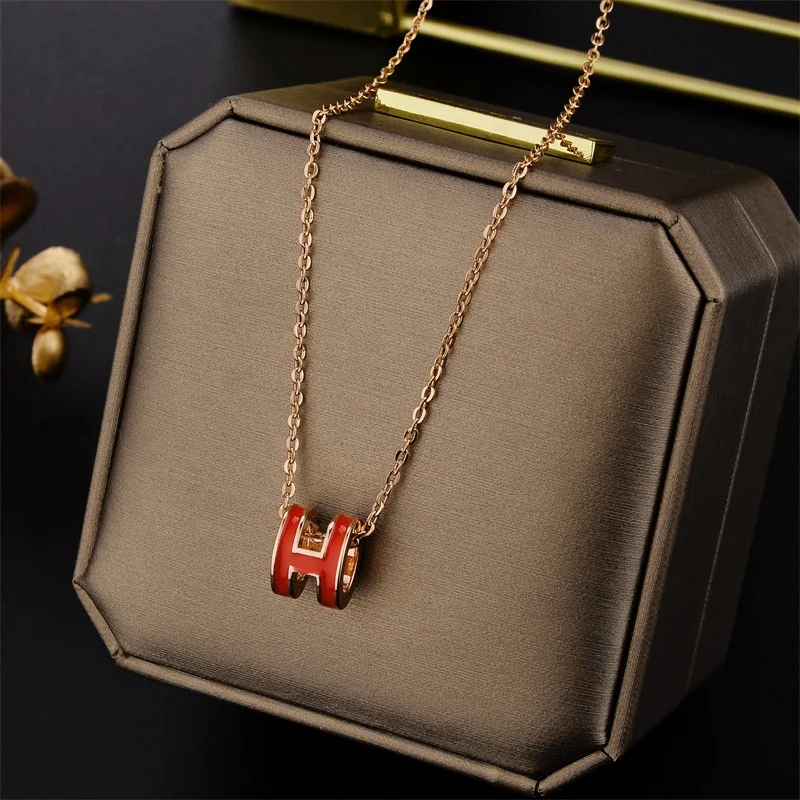 European Jewellery INS Non Tarnish Free Jewelry Red Enamel H Name Necklace Plating Rose Gold Stainless Steel Letter H Necklace