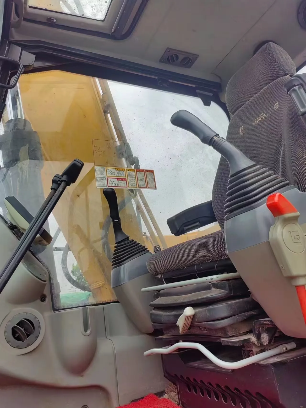 Chinese Used excavator of LiuGong CLG913E price list 13ton  hydraulic crawler excavator for sale