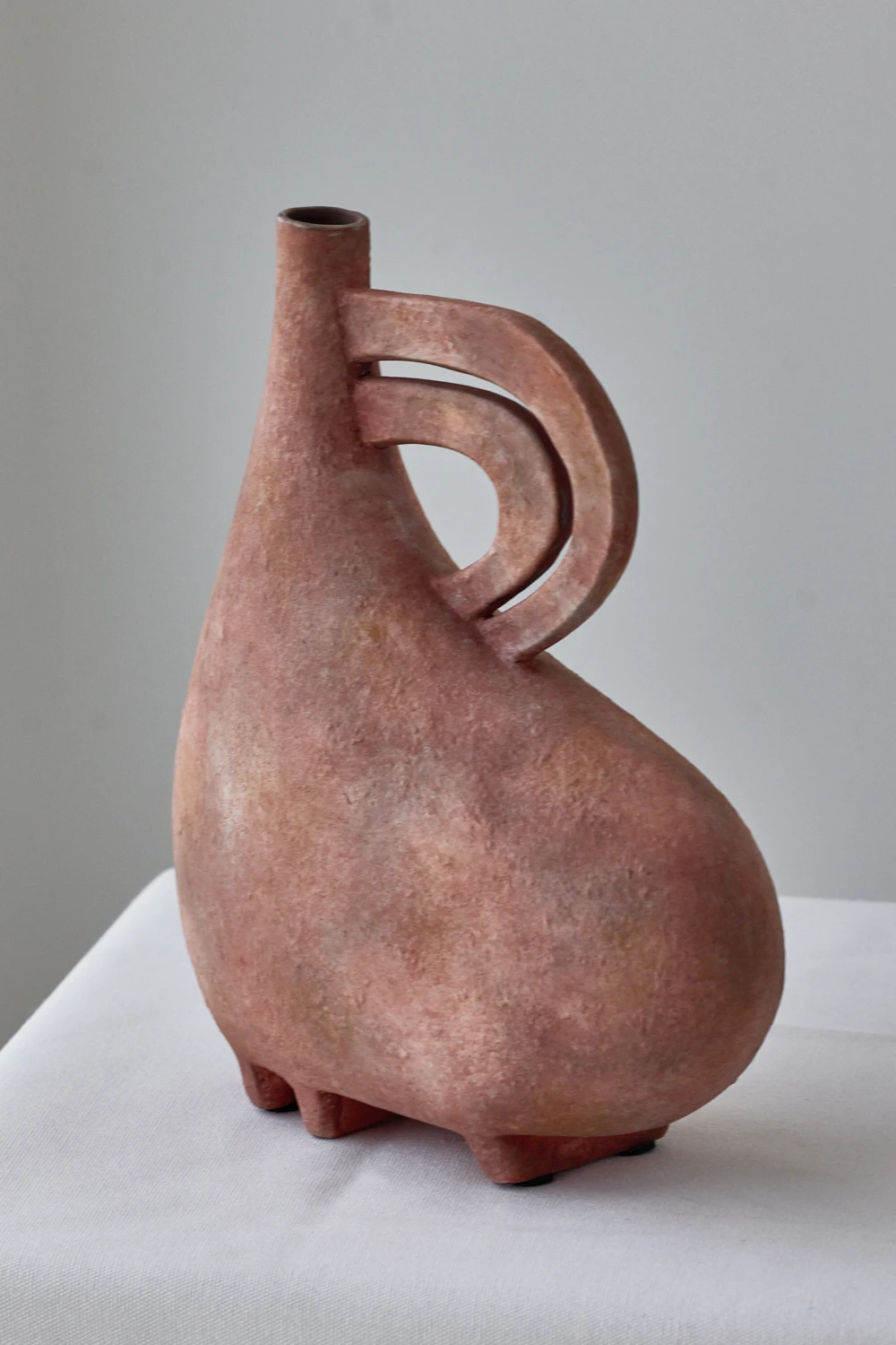 Scandinavian Creative Abstract Modern Ceramic Vase Small minimalist Antique Home Decor for Wedding and Desktop Decorative Use